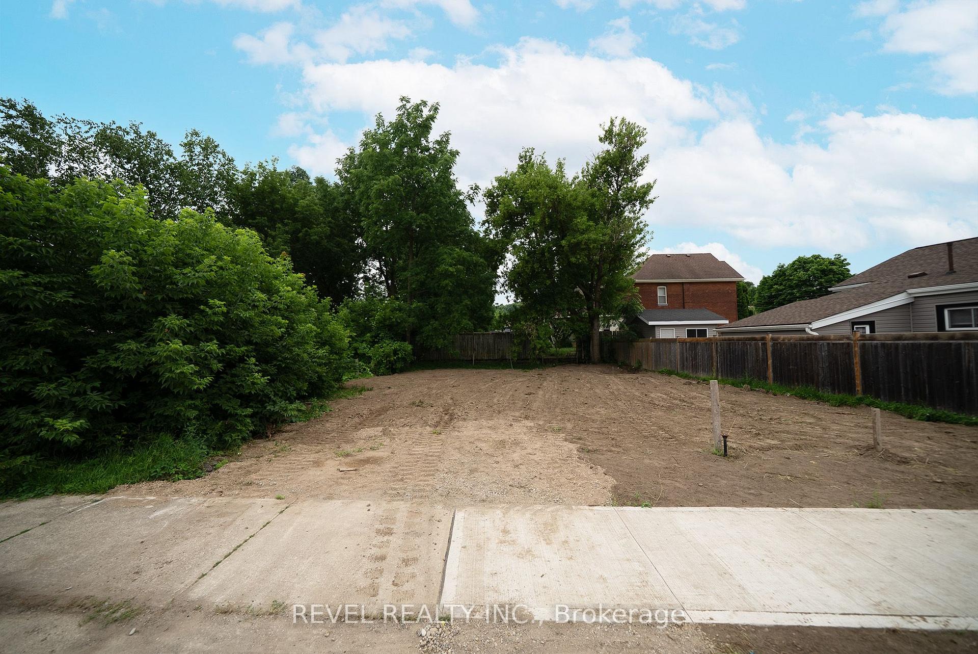 Photo 2 of 145 Catharine Avenue, Brantford, Old West Brant — HOMEH