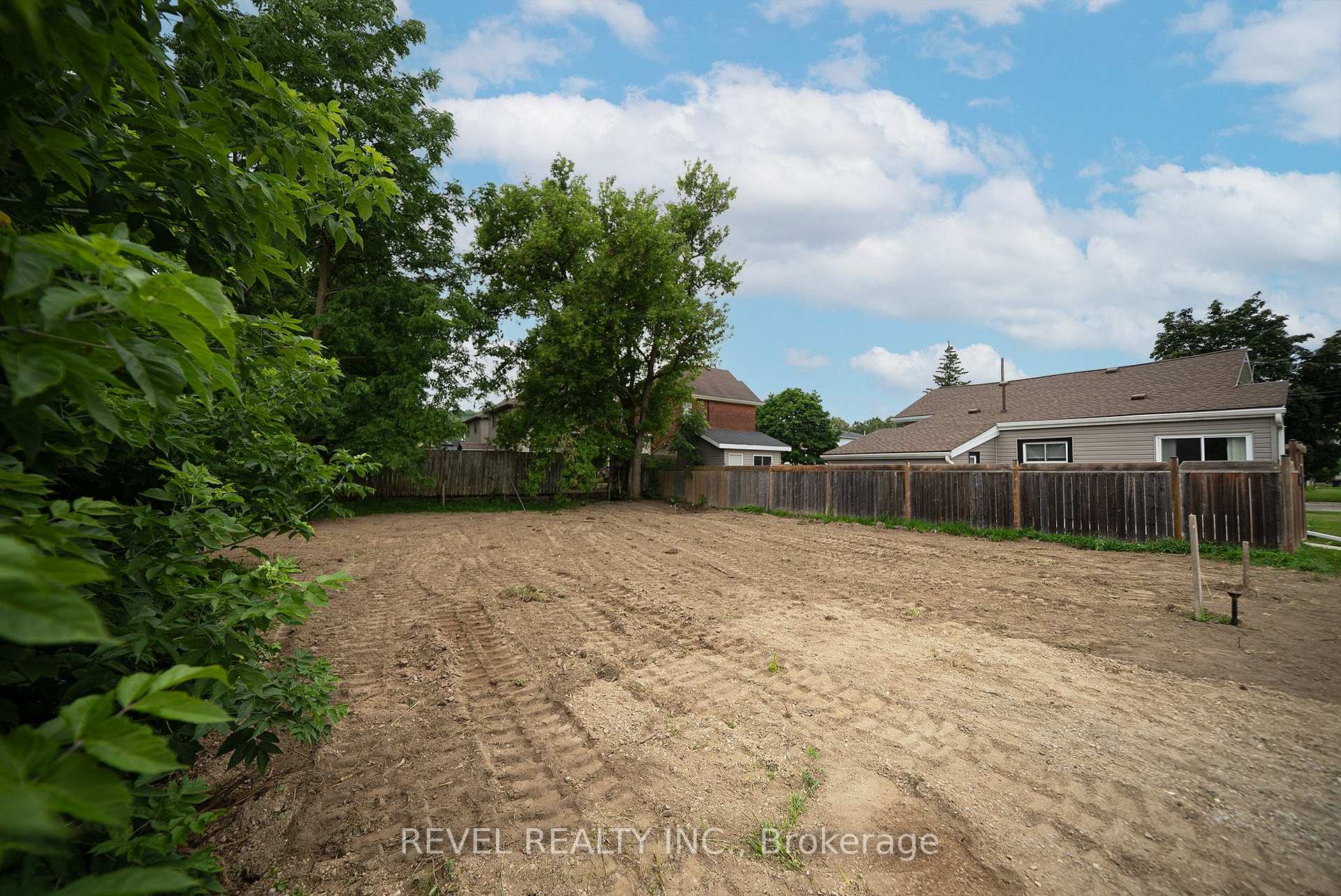 Photo 3 of 145 Catharine Avenue, Brantford, Old West Brant — HOMEH