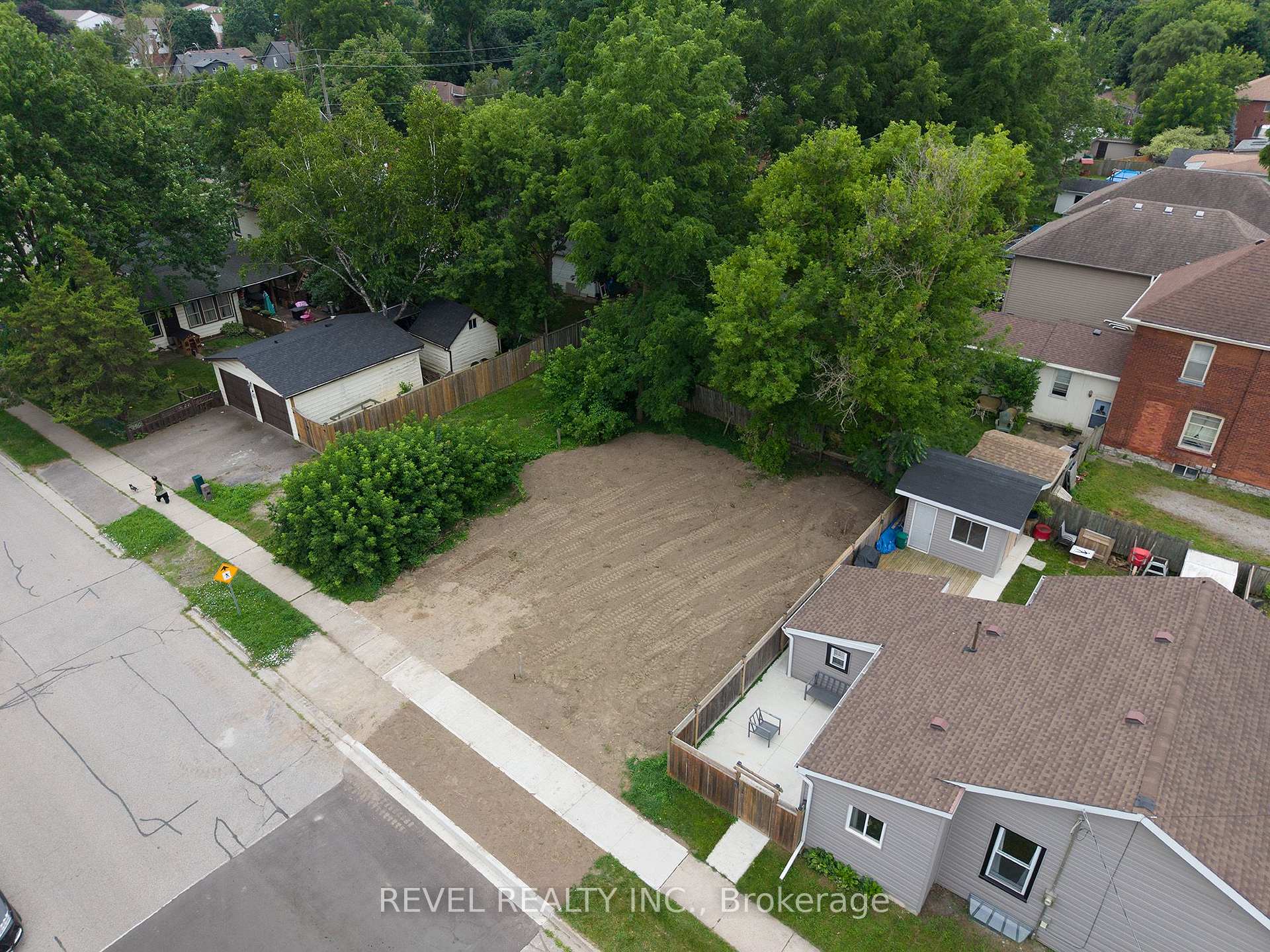 Photo 8 of 145 Catharine Avenue, Brantford, Old West Brant — HOMEH