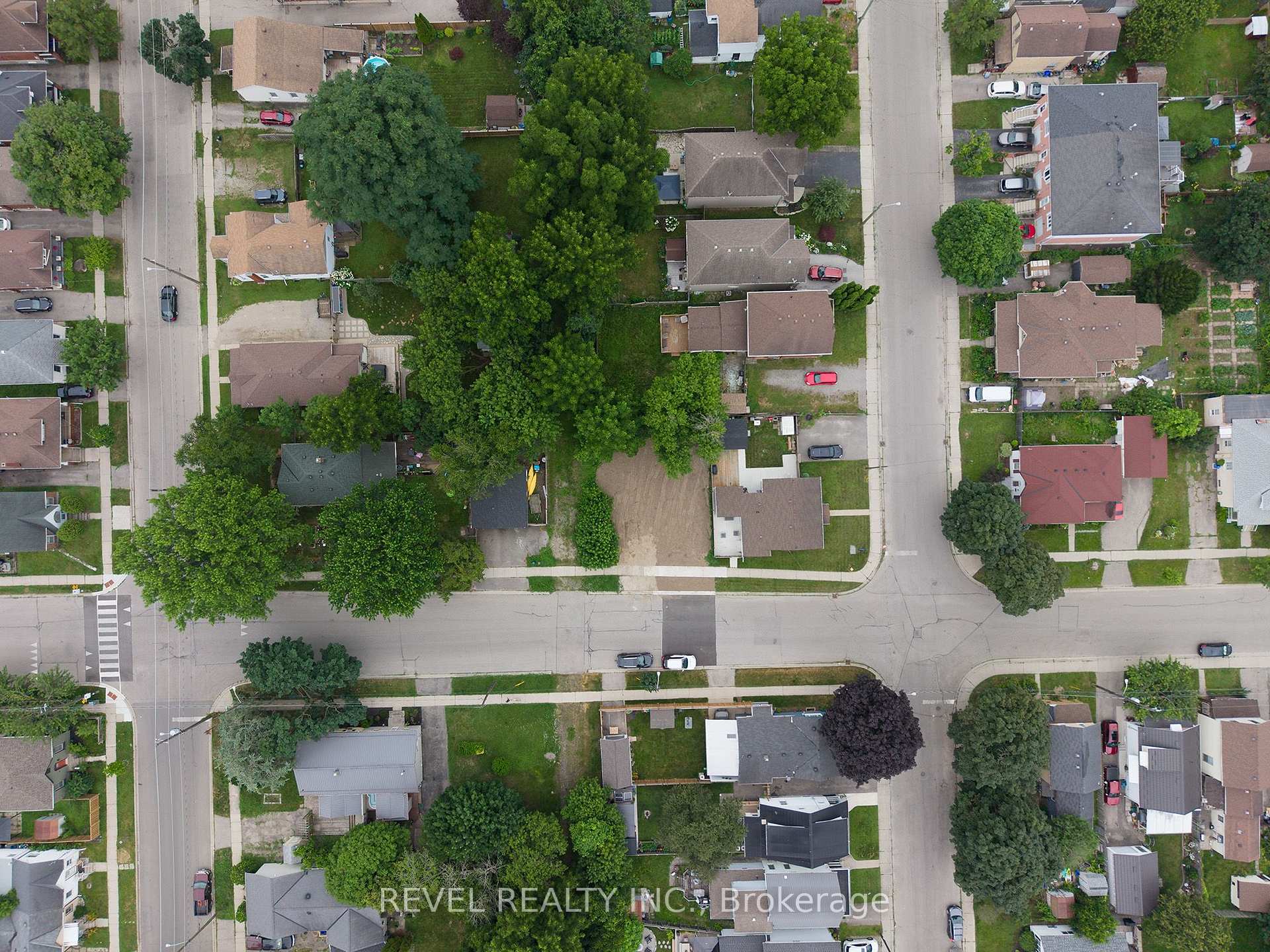 Photo 9 of 145 Catharine Avenue, Brantford, Old West Brant — HOMEH