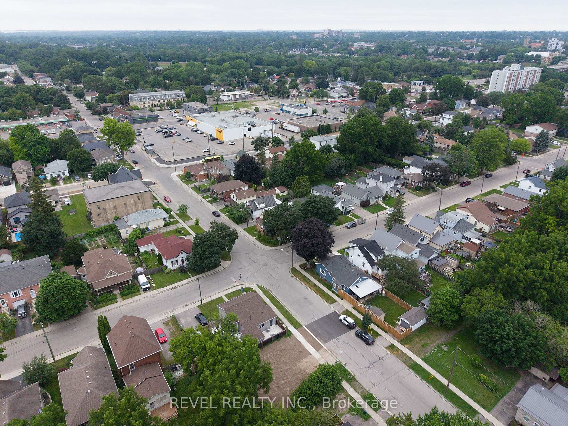 Photo 10 of 145 Catharine Avenue, Brantford, Old West Brant — HOMEH