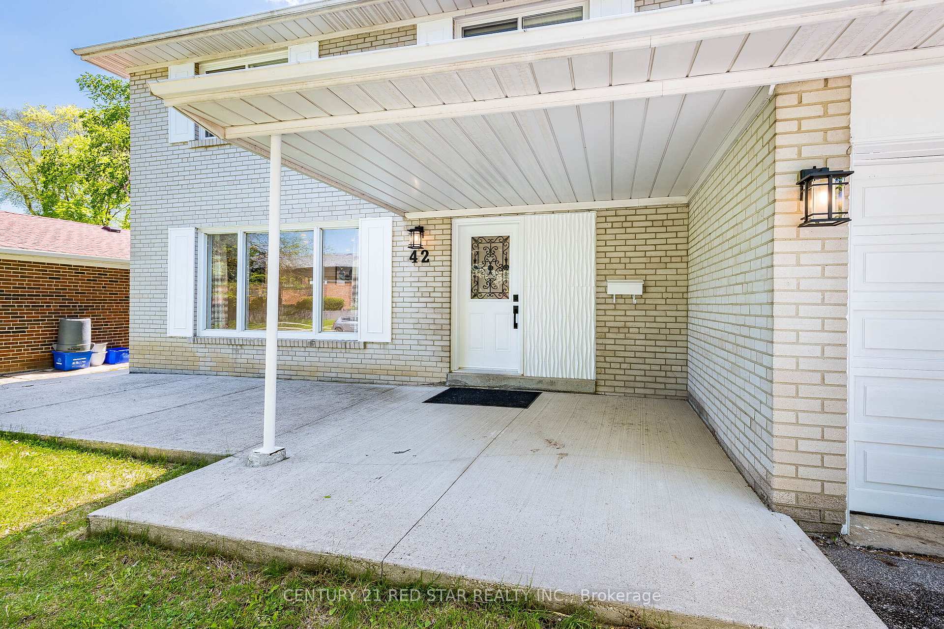 Photo 2 of 42 Broadfield Drive, Etobicoke, Markland Wood — HOMEH