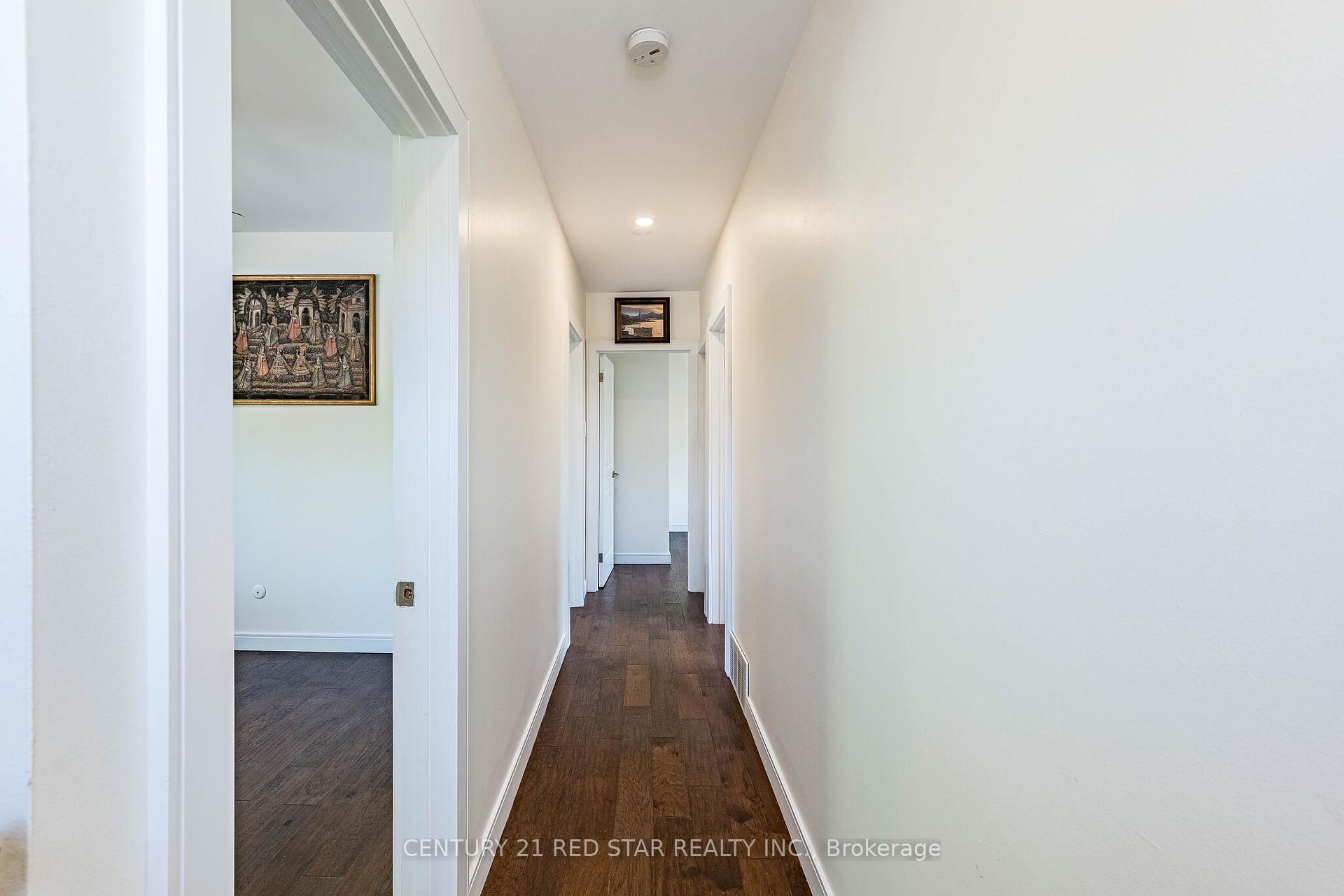 Photo 20 of 42 Broadfield Drive, Etobicoke, Markland Wood — HOMEH