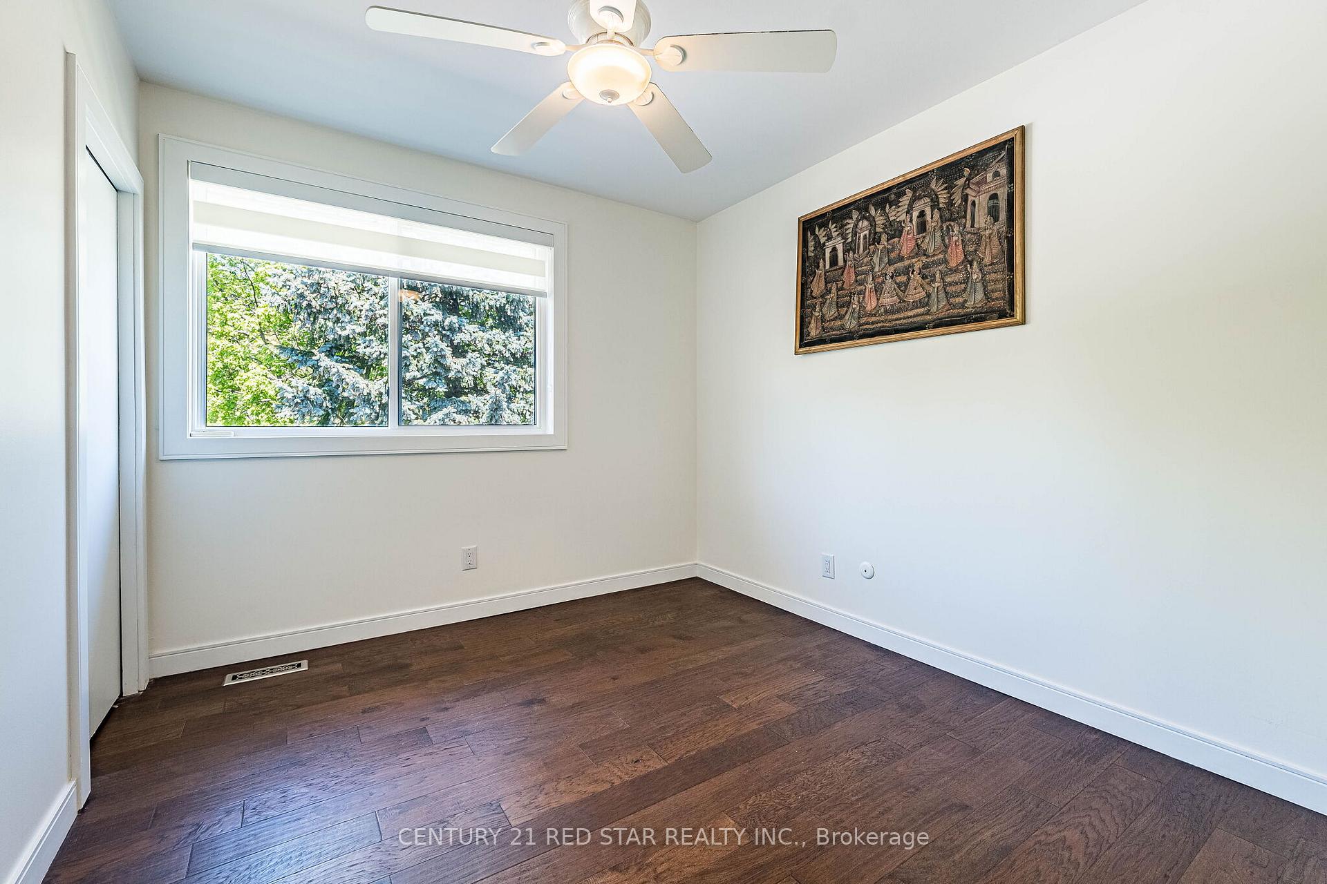 Photo 25 of 42 Broadfield Drive, Etobicoke, Markland Wood — HOMEH