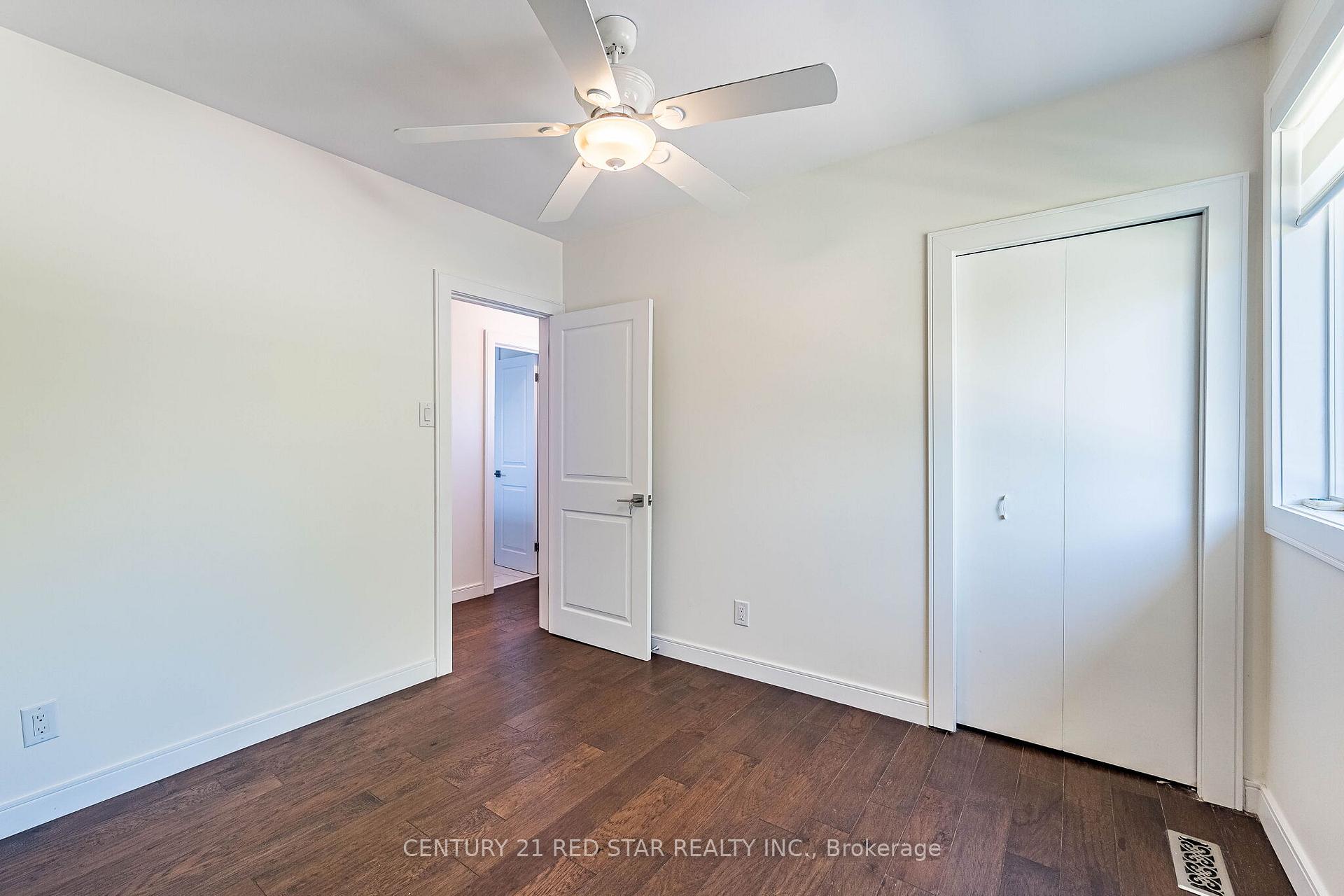 Photo 26 of 42 Broadfield Drive, Etobicoke, Markland Wood — HOMEH