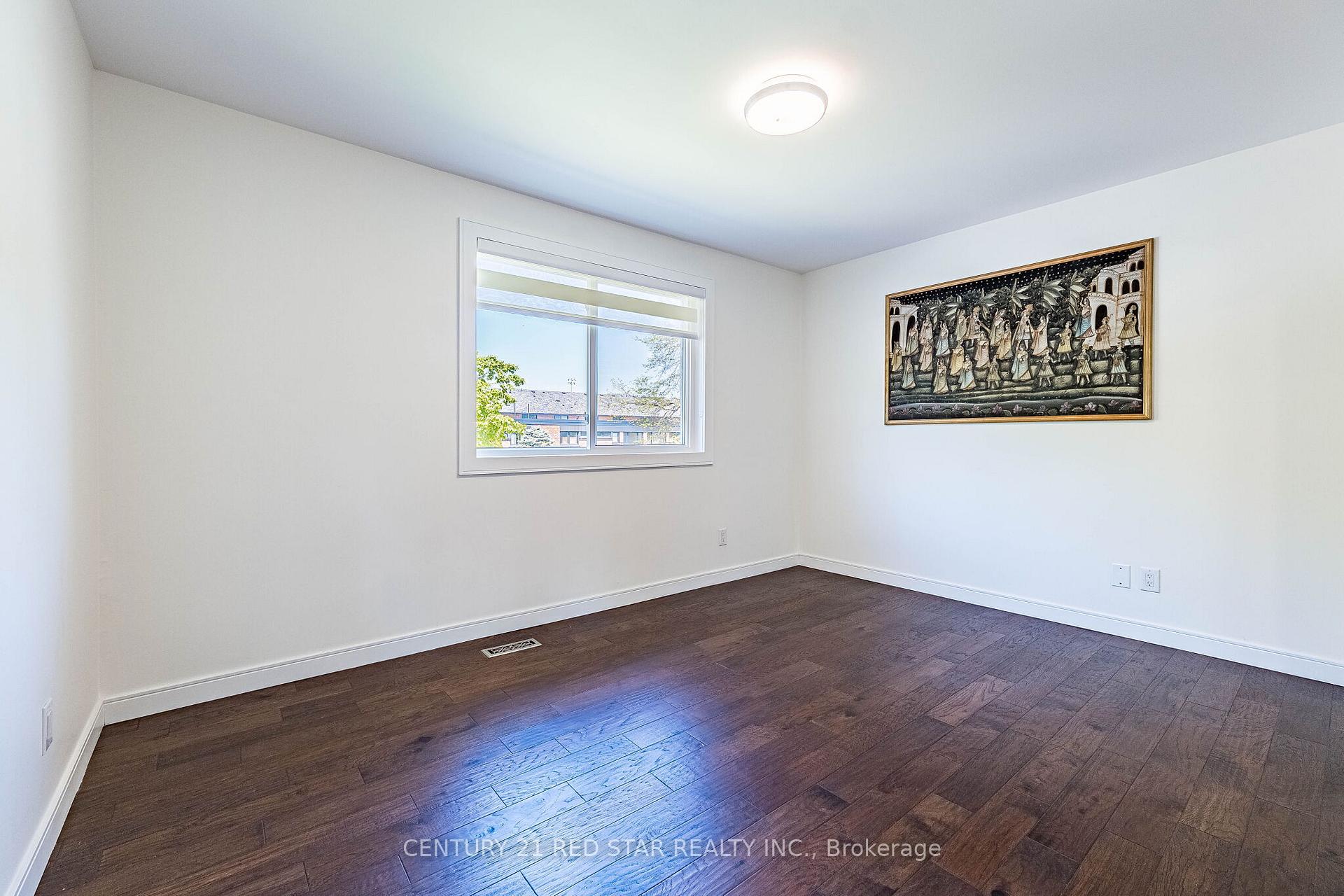 Photo 28 of 42 Broadfield Drive, Etobicoke, Markland Wood — HOMEH