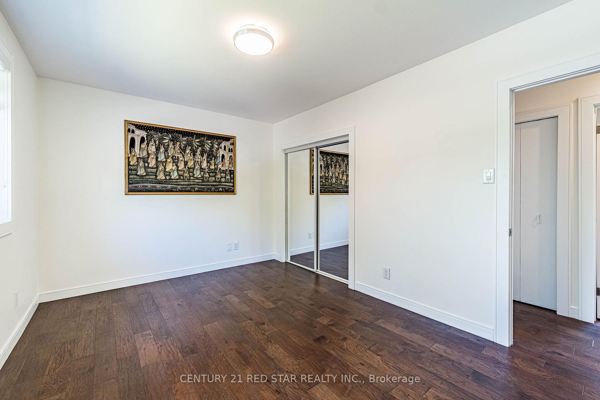 Photo 29 of 42 Broadfield Drive, Etobicoke, Markland Wood — HOMEH