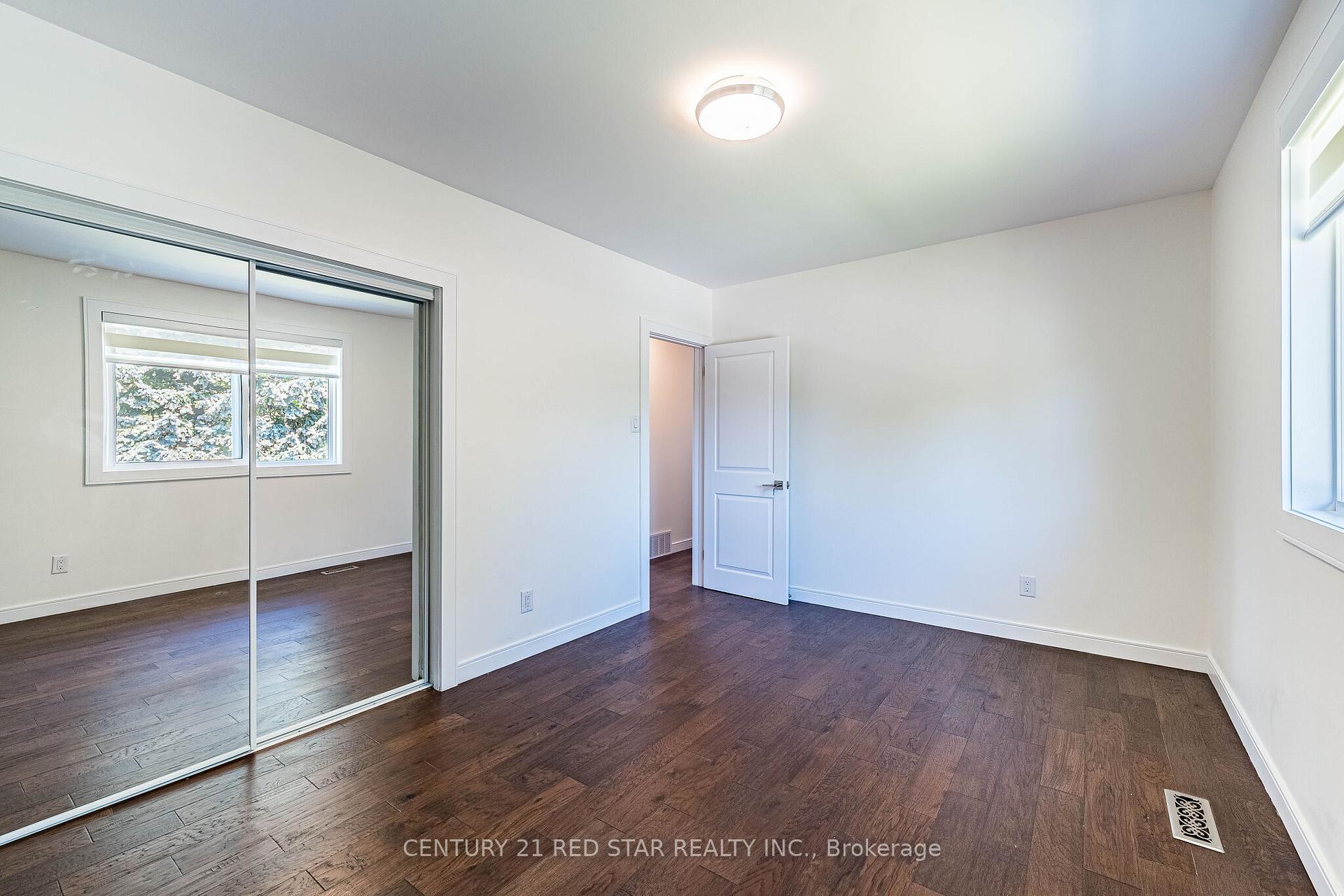 Photo 30 of 42 Broadfield Drive, Etobicoke, Markland Wood — HOMEH