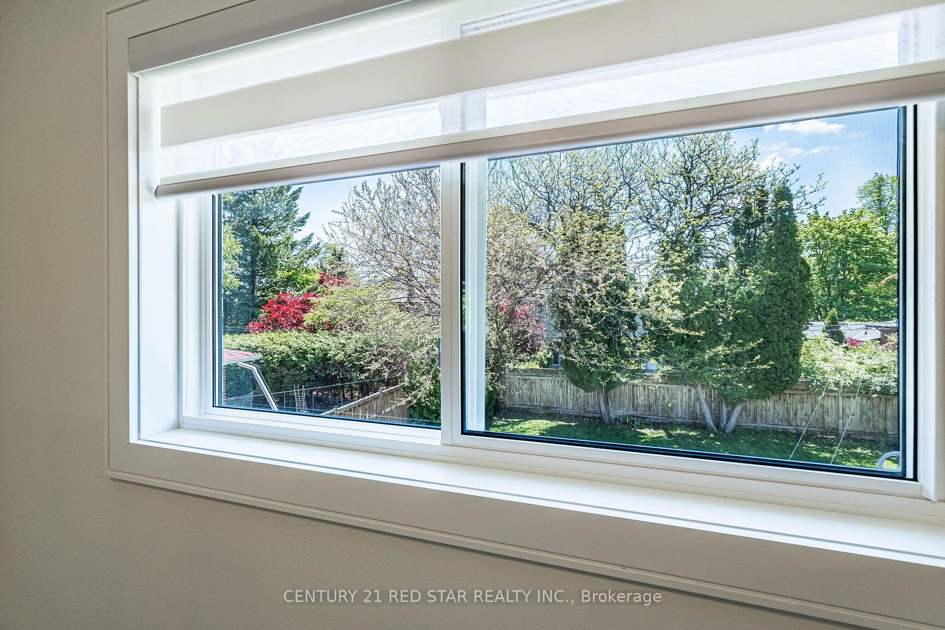 Photo 34 of 42 Broadfield Drive, Etobicoke, Markland Wood — HOMEH