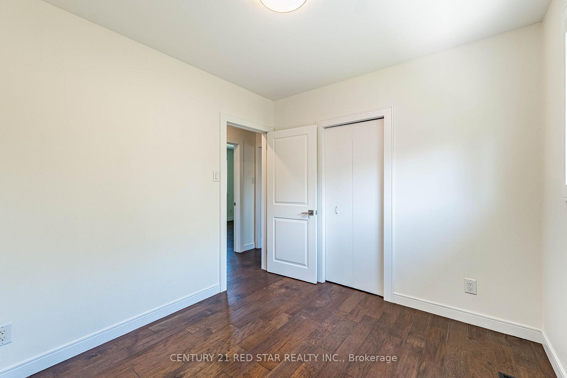 Photo 35 of 42 Broadfield Drive, Etobicoke, Markland Wood — HOMEH