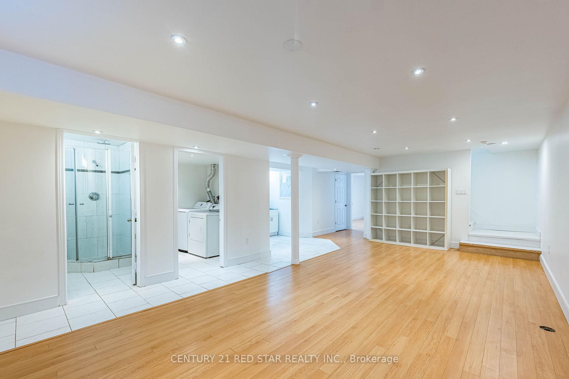 Photo 37 of 42 Broadfield Drive, Etobicoke, Markland Wood — HOMEH