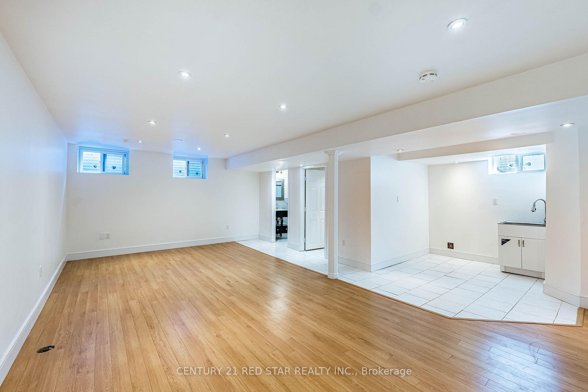 Photo 39 of 42 Broadfield Drive, Etobicoke, Markland Wood — HOMEH