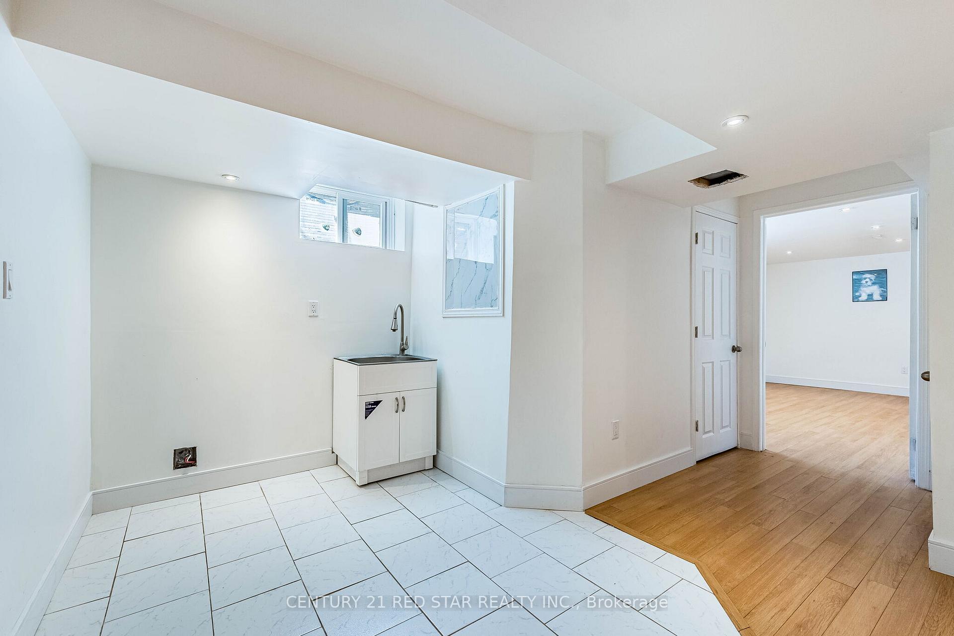 Photo 41 of 42 Broadfield Drive, Etobicoke, Markland Wood — HOMEH
