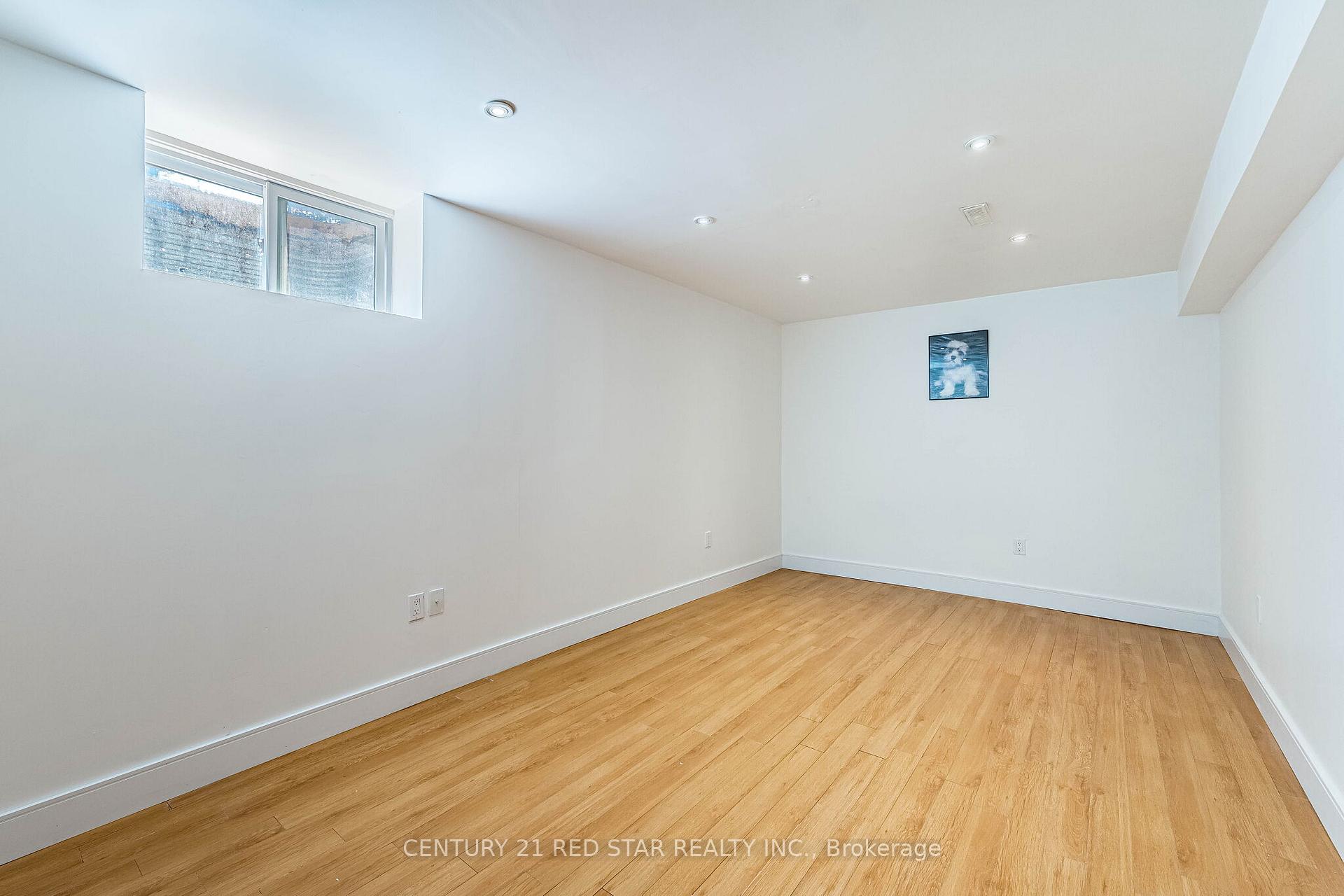 Photo 42 of 42 Broadfield Drive, Etobicoke, Markland Wood — HOMEH