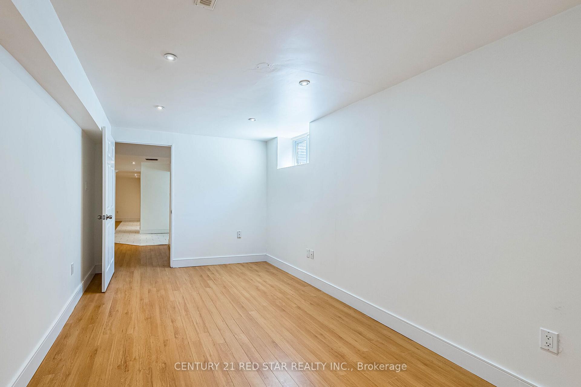 Photo 43 of 42 Broadfield Drive, Etobicoke, Markland Wood — HOMEH