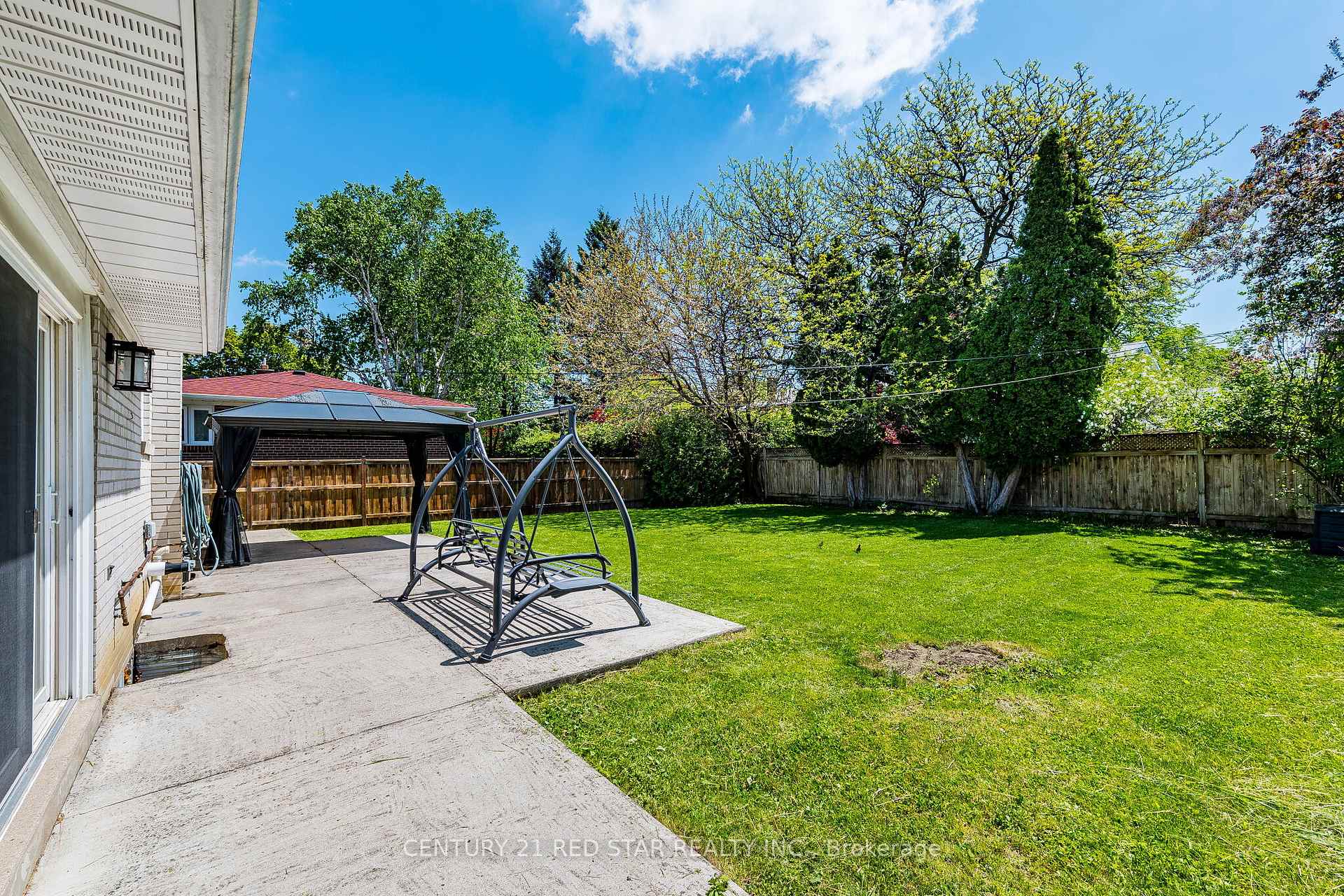 Photo 44 of 42 Broadfield Drive, Etobicoke, Markland Wood — HOMEH