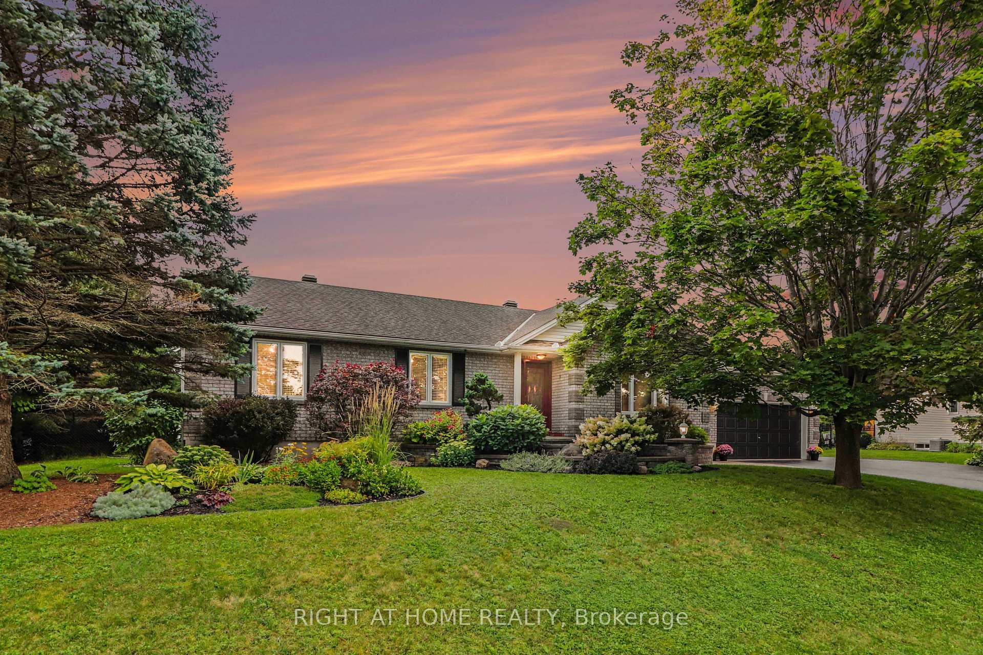 Photo 1 of 1250 Loeper Street, Ottawa, Navan — HOMEH