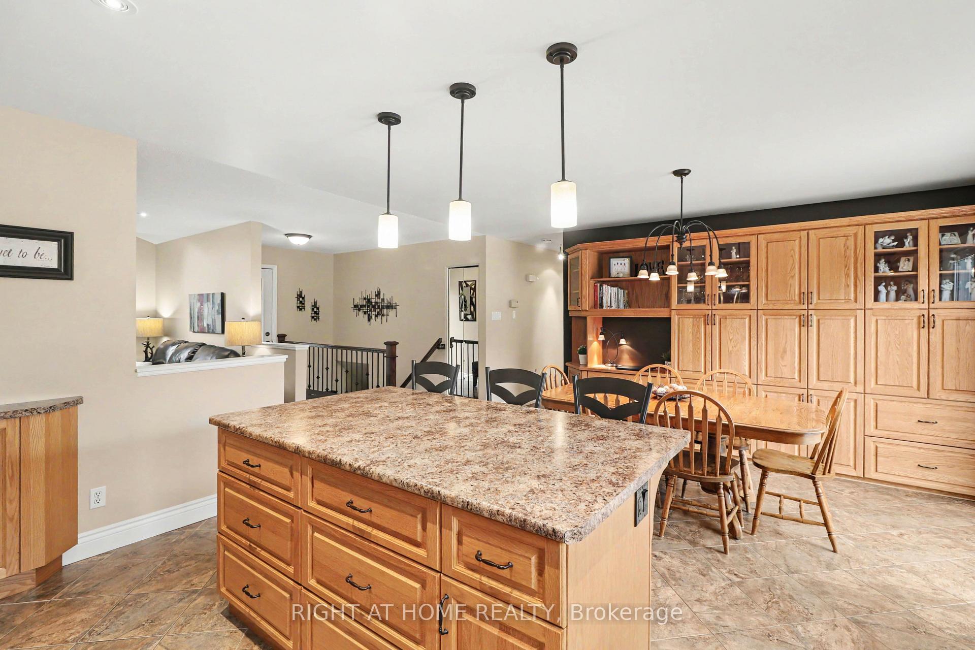 Photo 8 of 1250 Loeper Street, Ottawa, Navan — HOMEH