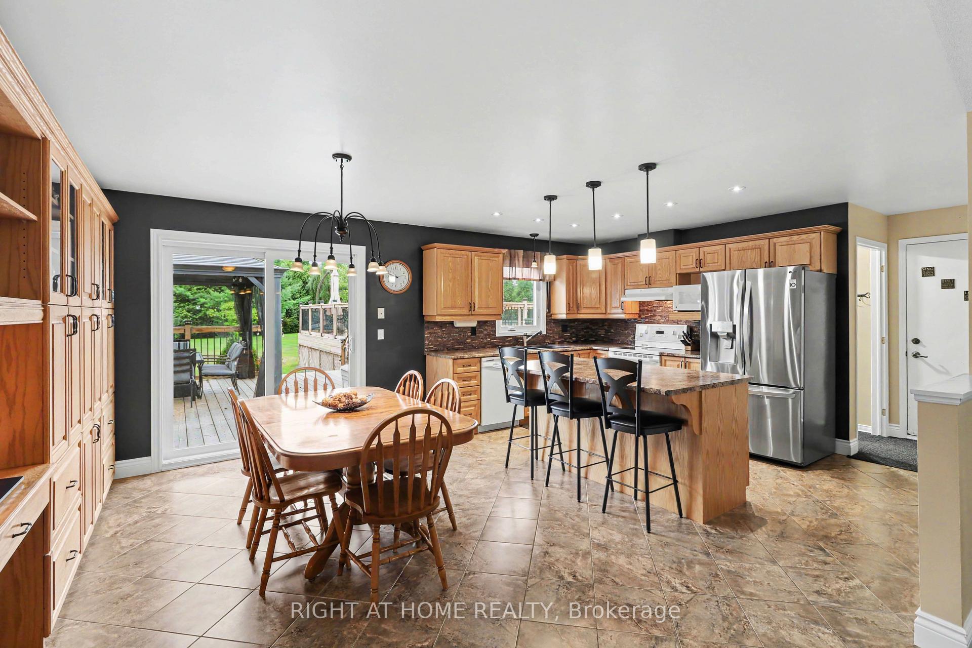 Photo 11 of 1250 Loeper Street, Ottawa, Navan — HOMEH