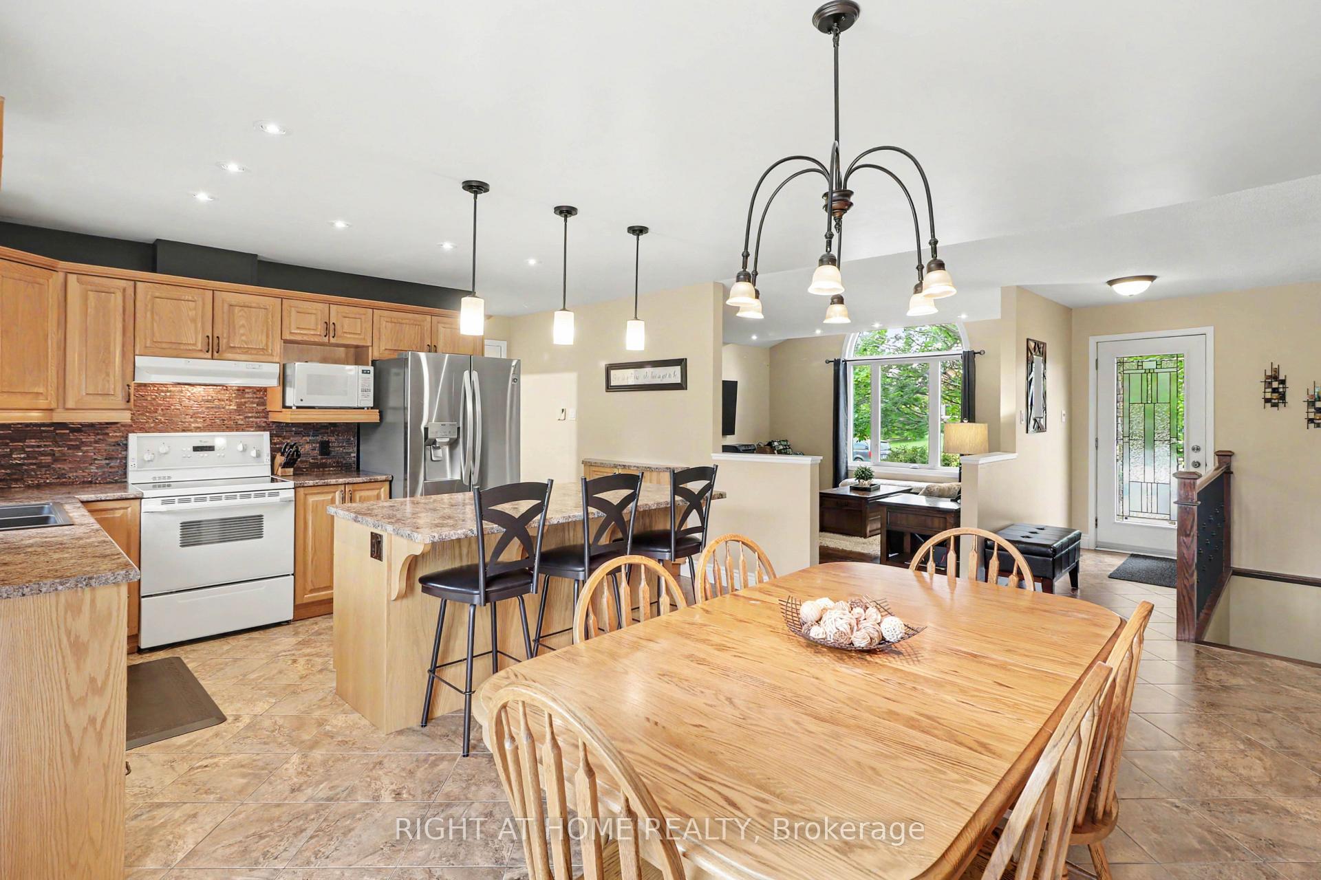 Photo 12 of 1250 Loeper Street, Ottawa, Navan — HOMEH