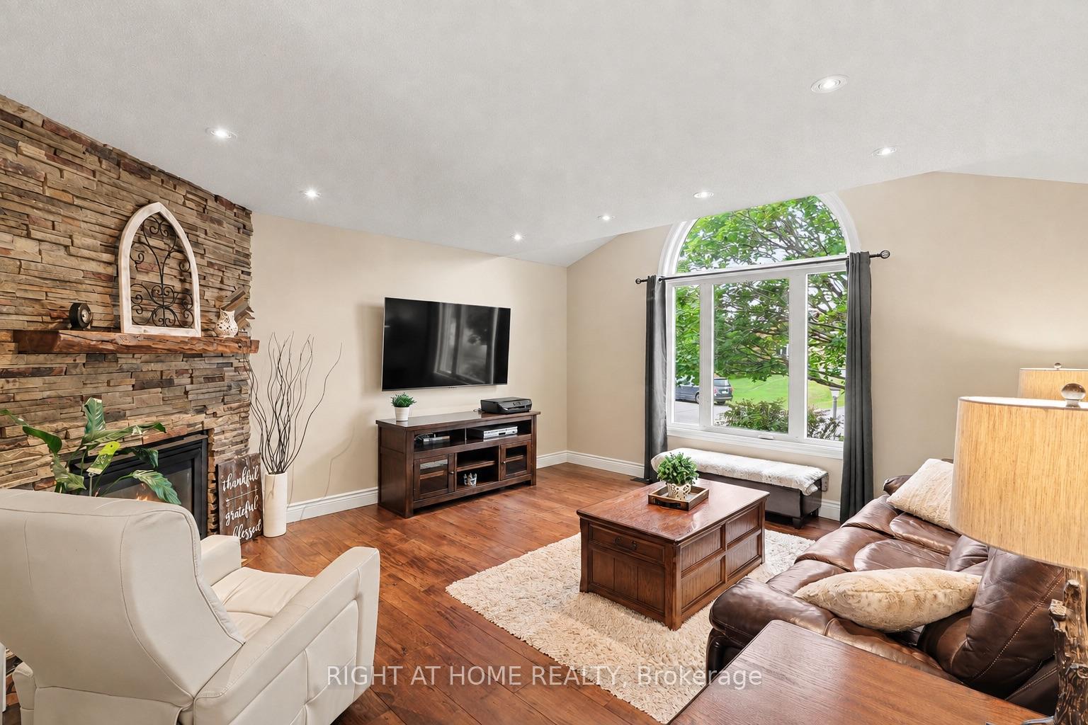 Photo 15 of 1250 Loeper Street, Ottawa, Navan — HOMEH