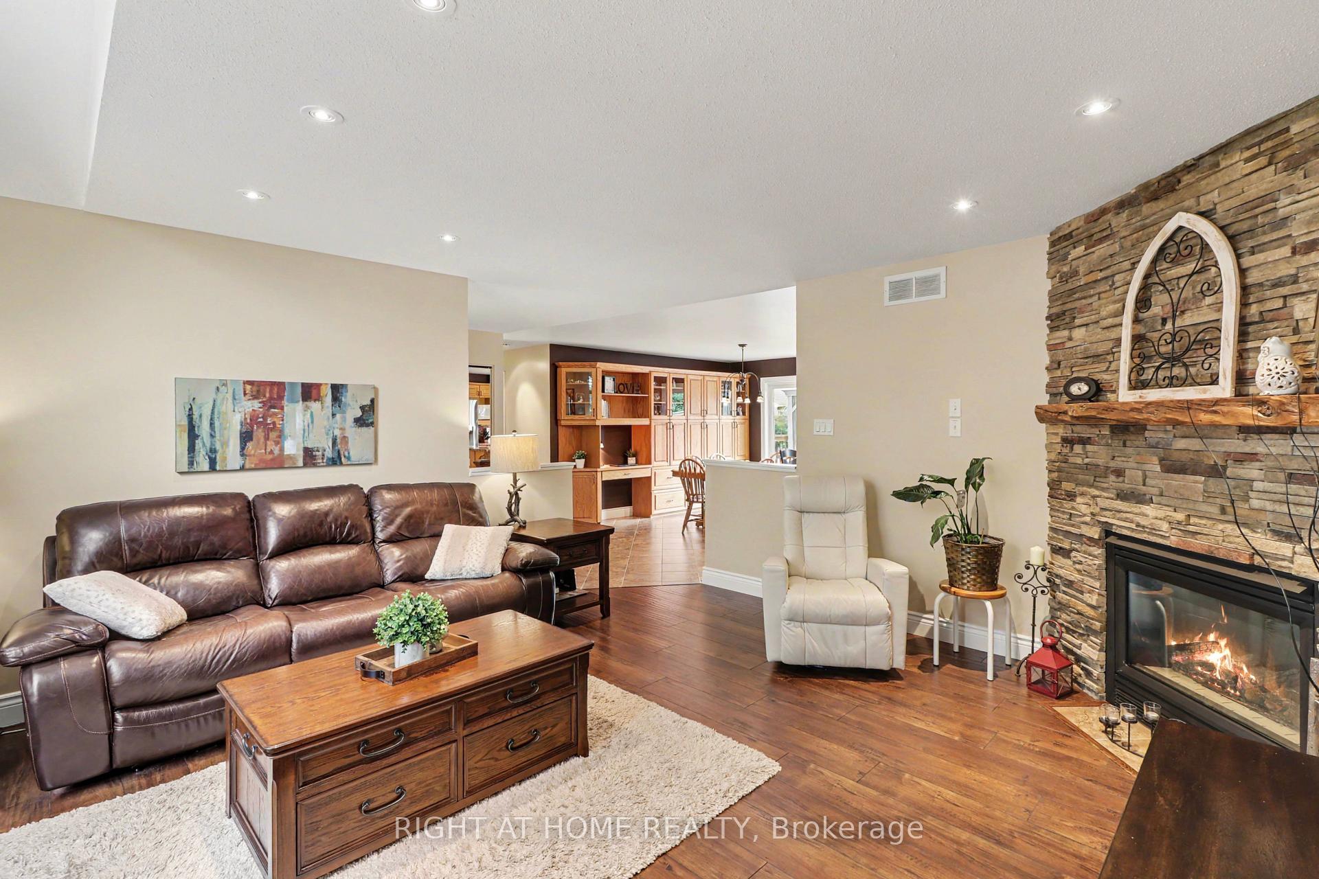 Photo 18 of 1250 Loeper Street, Ottawa, Navan — HOMEH