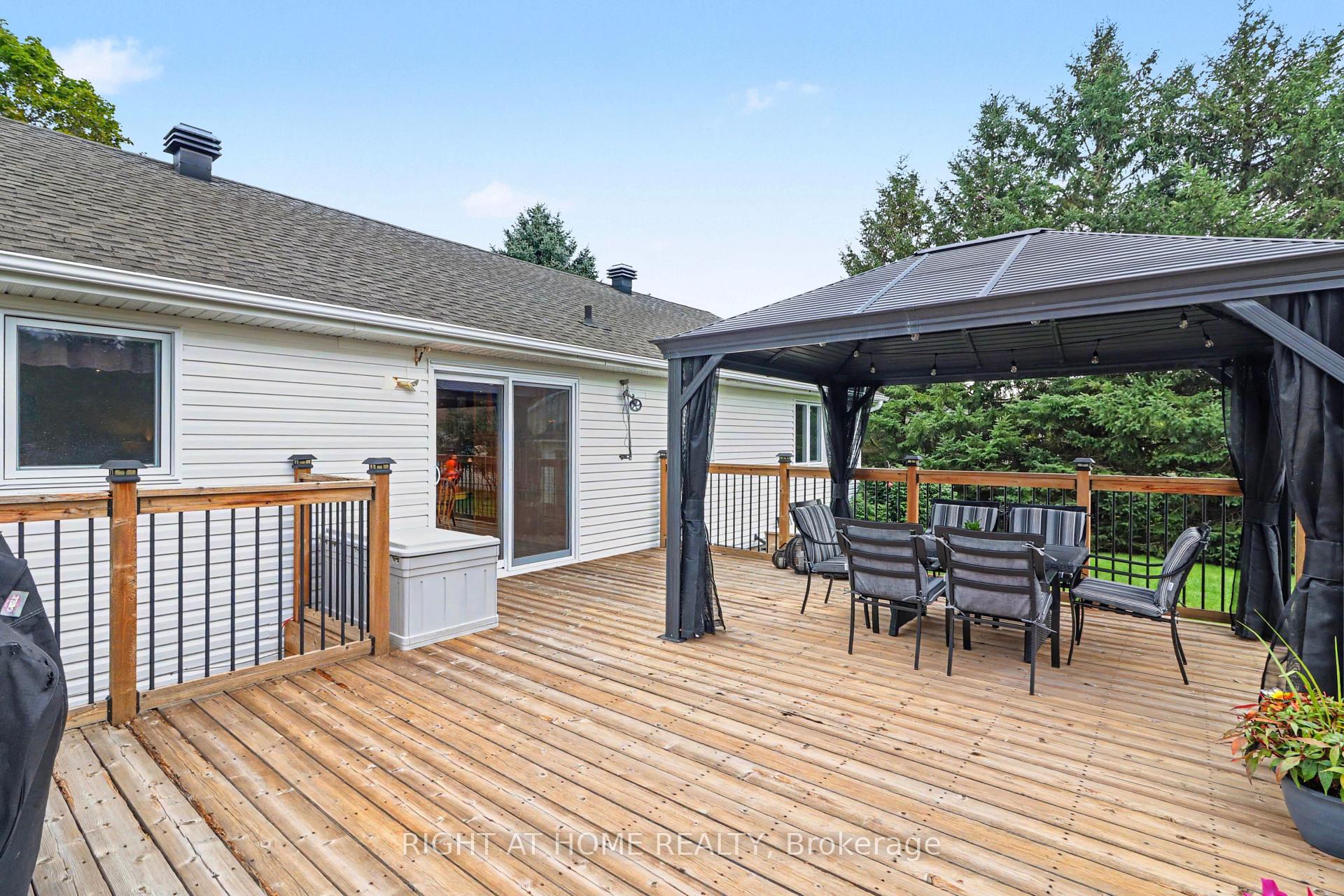 Photo 35 of 1250 Loeper Street, Ottawa, Navan — HOMEH