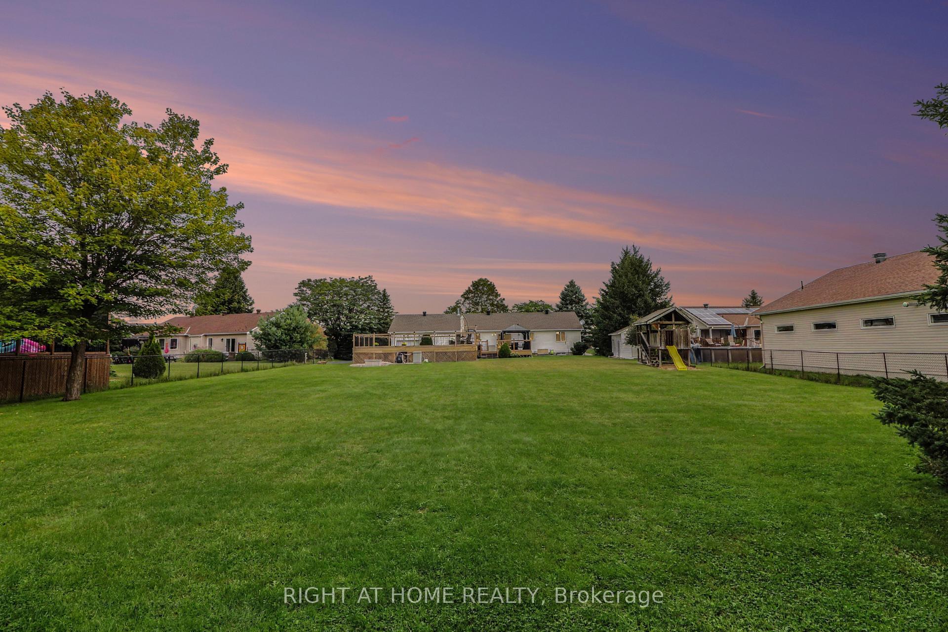 Photo 43 of 1250 Loeper Street, Ottawa, Navan — HOMEH