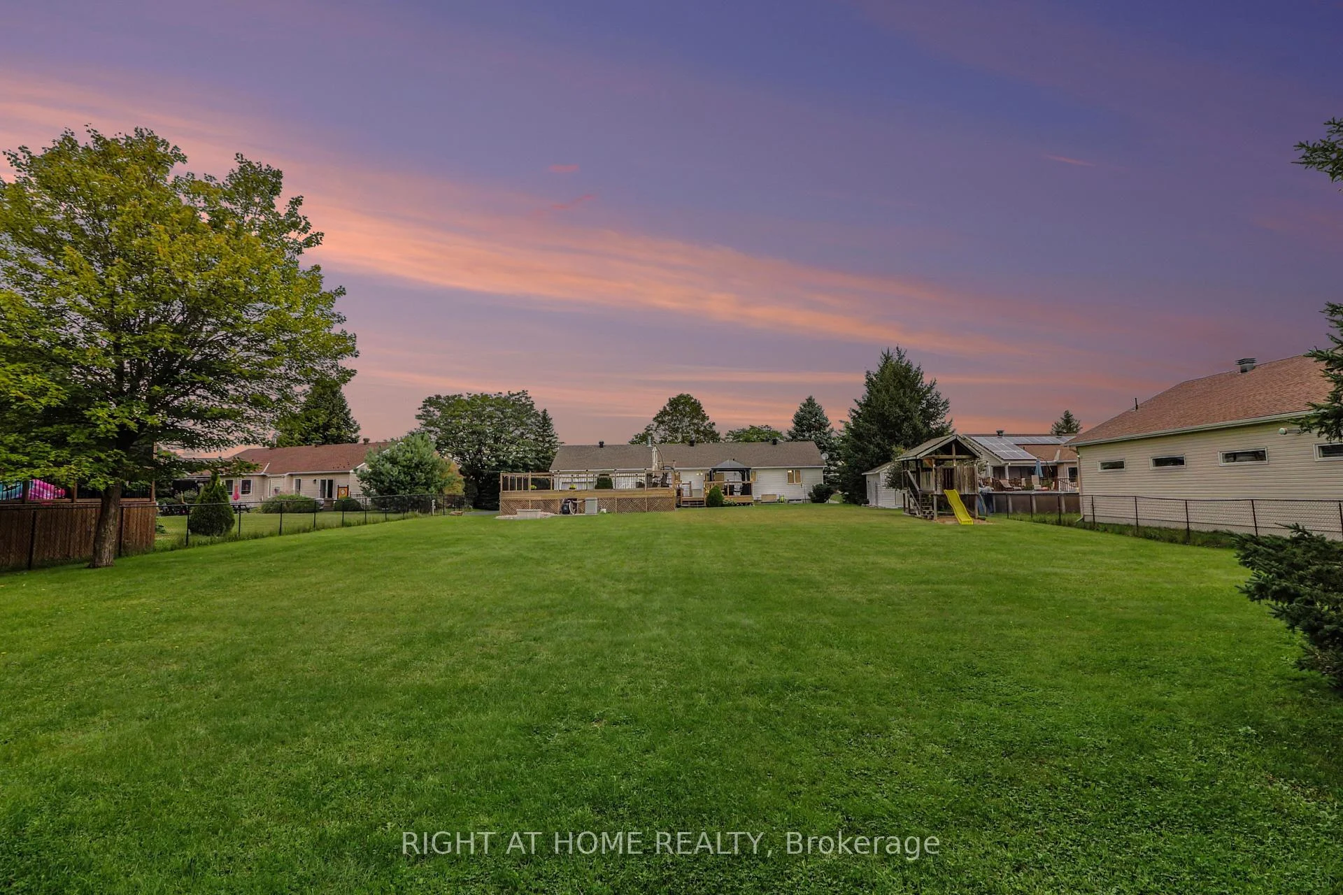 Photo 16 of 1250 Loeper Street, Ottawa, Navan — HOMEH