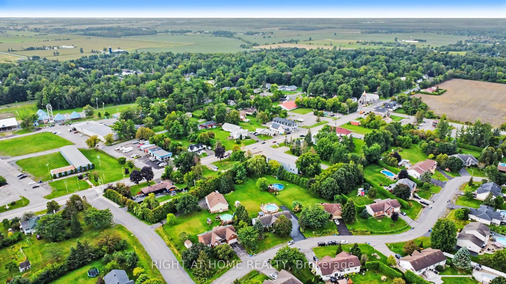 Photo 30 of 1250 Loeper Street, Ottawa, Navan — HOMEH
