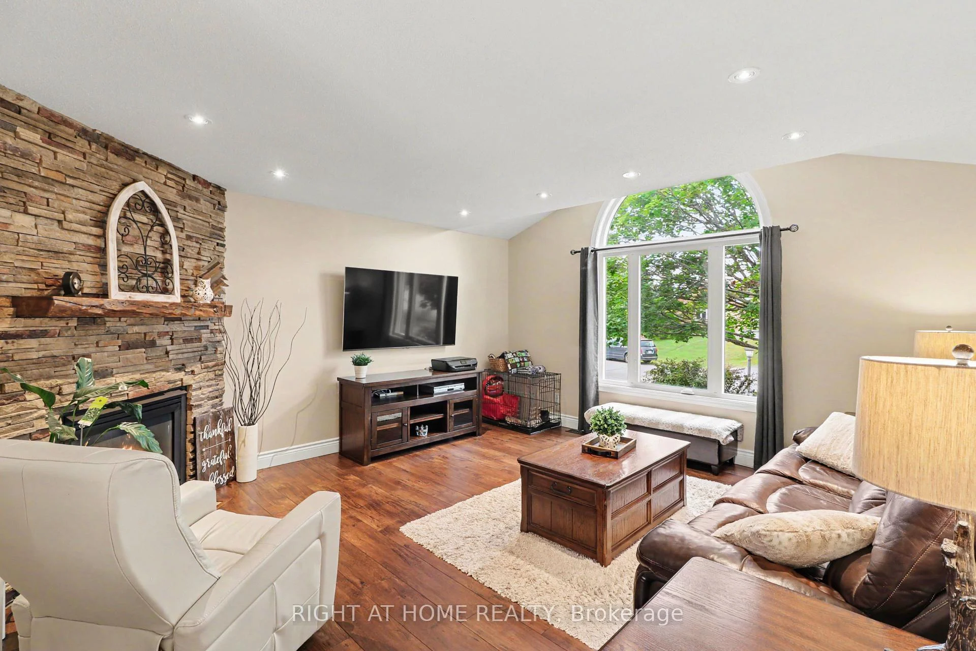 Photo 33 of 1250 Loeper Street, Ottawa, Navan — HOMEH