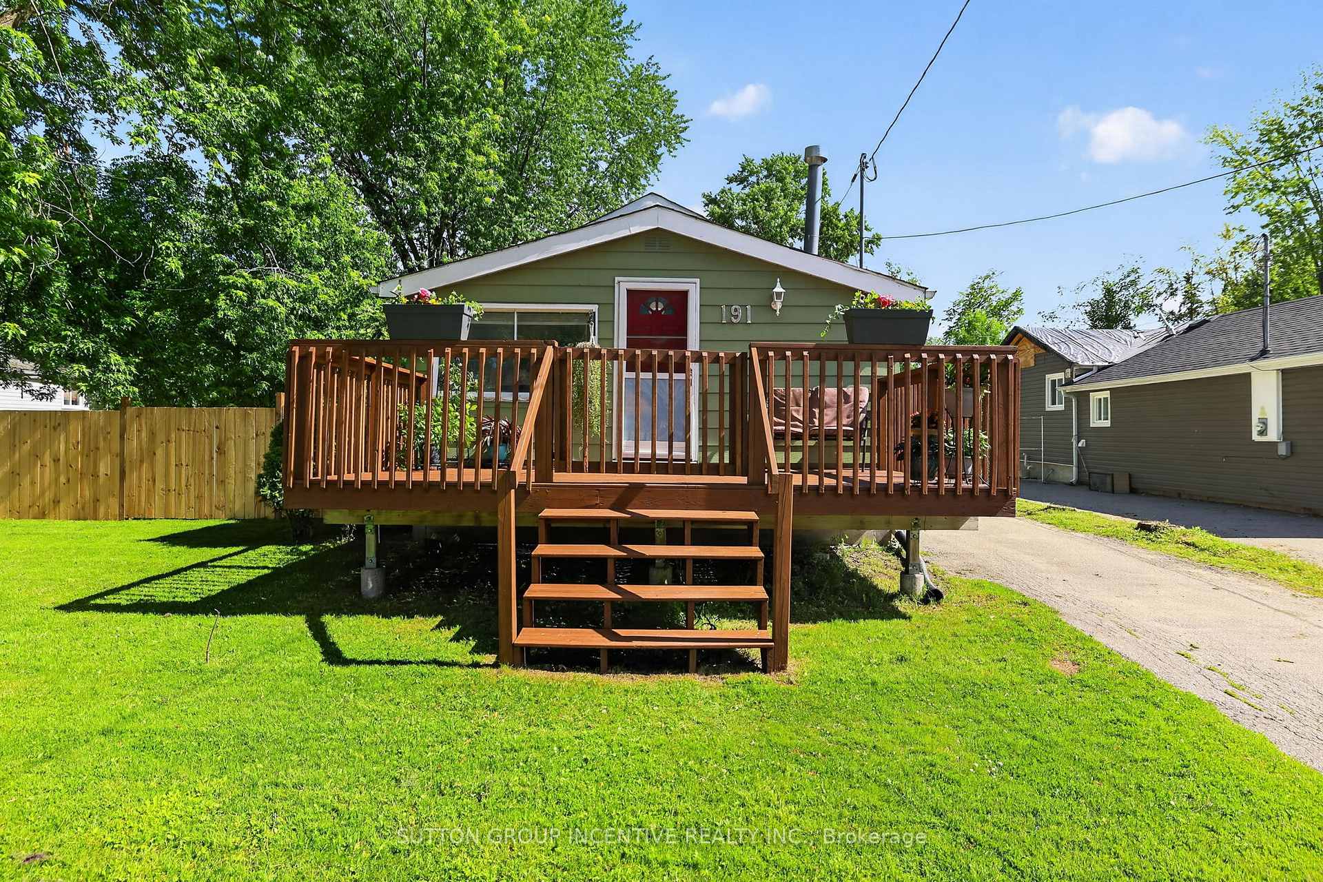 Photo 2 of 191 Ways Bay Drive, Georgina, Keswick North — HOMEH