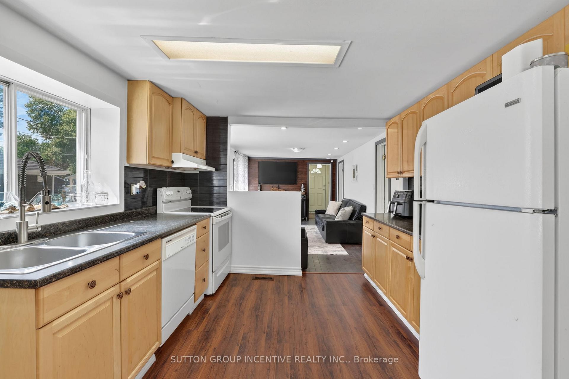 Photo 17 of 191 Ways Bay Drive, Georgina, Keswick North — HOMEH
