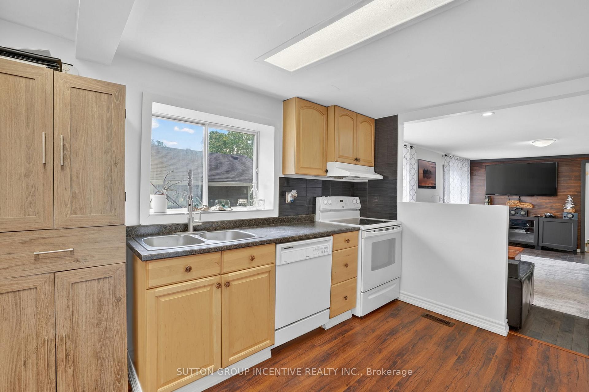 Photo 18 of 191 Ways Bay Drive, Georgina, Keswick North — HOMEH