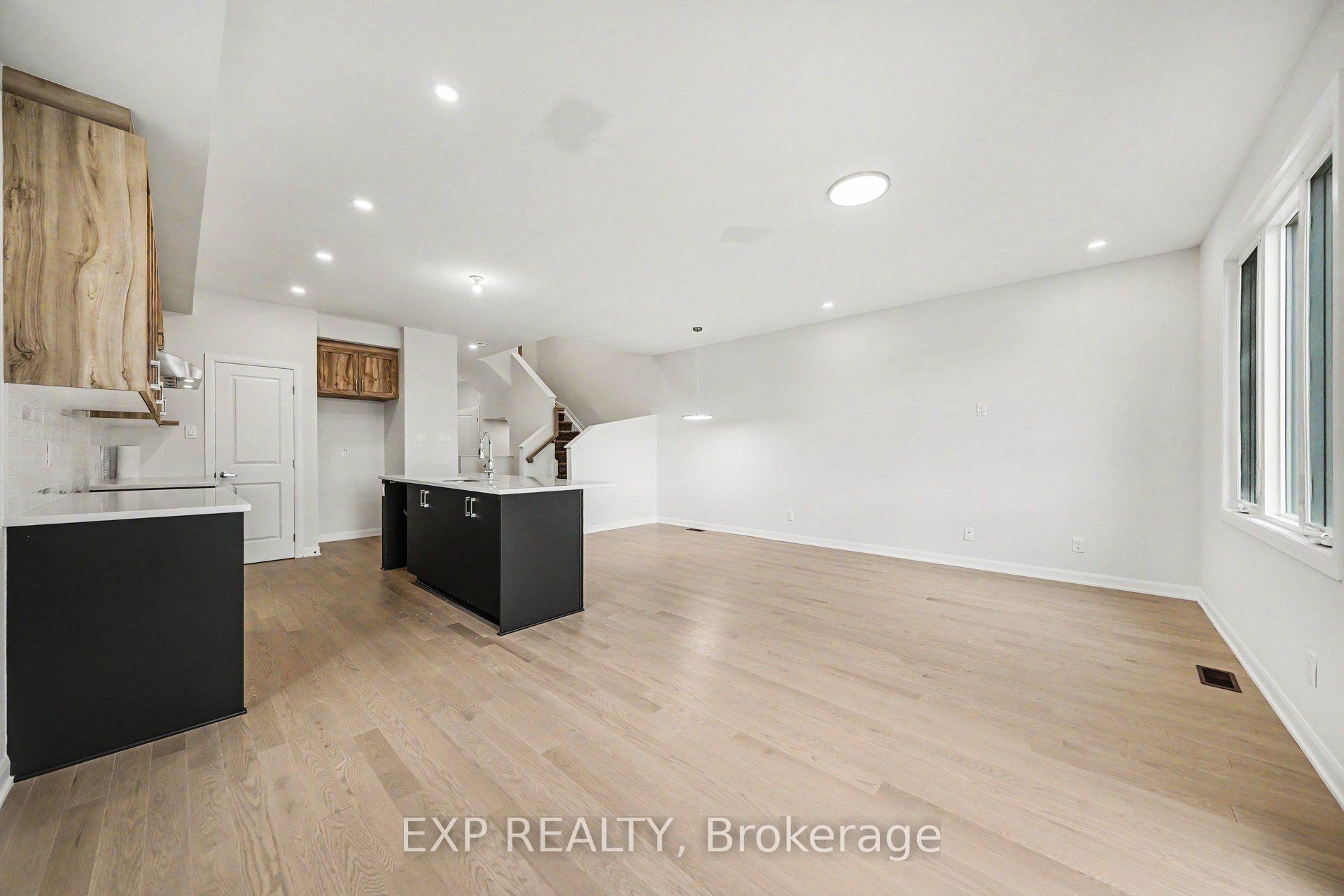 Photo 5 of 650 Moonglade Crescent, Ottawa, Barrhaven - Half Moon Bay — HOMEH