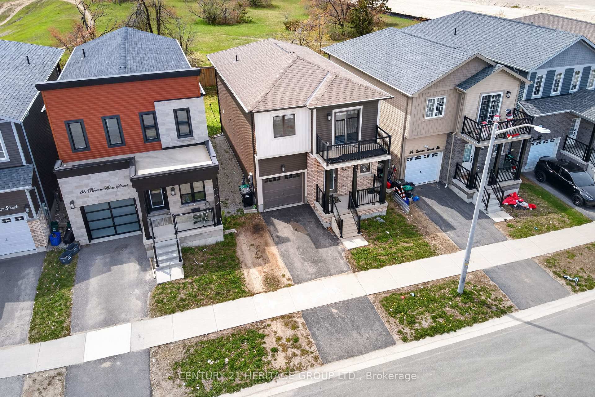 Photo 2 of 90 Brown Bear Street, Barrie, Rural Barrie Southwest — HOMEH