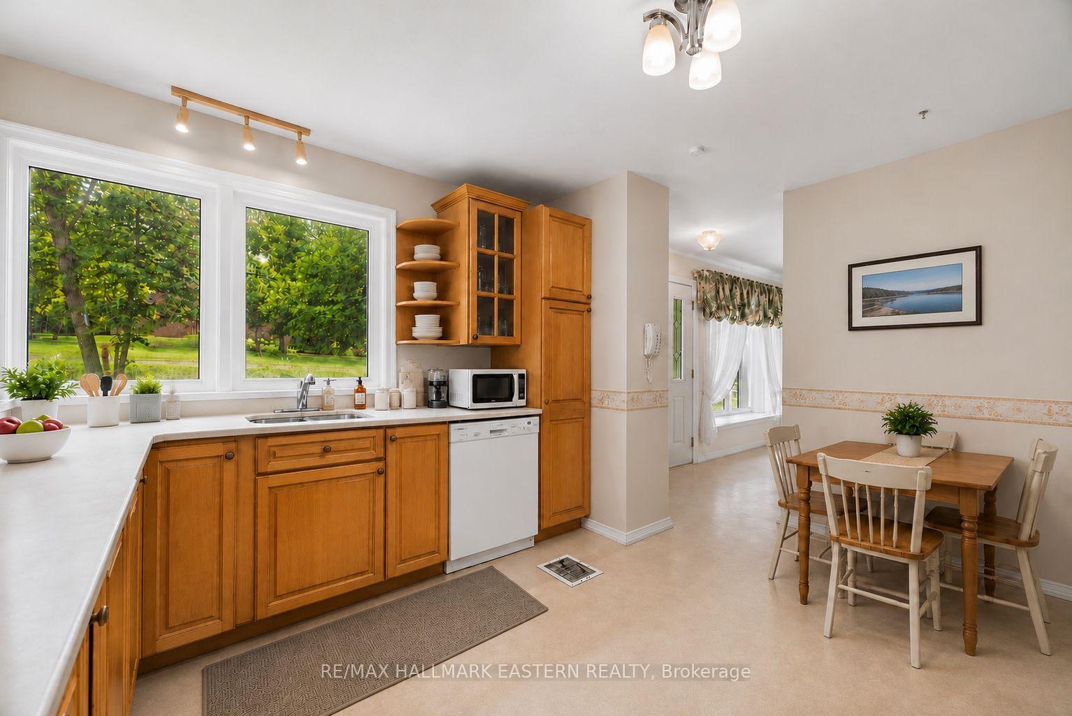Photo 15 of 1932 Sherbrooke Street W, Peterborough, Monaghan Ward 2 — HOMEH