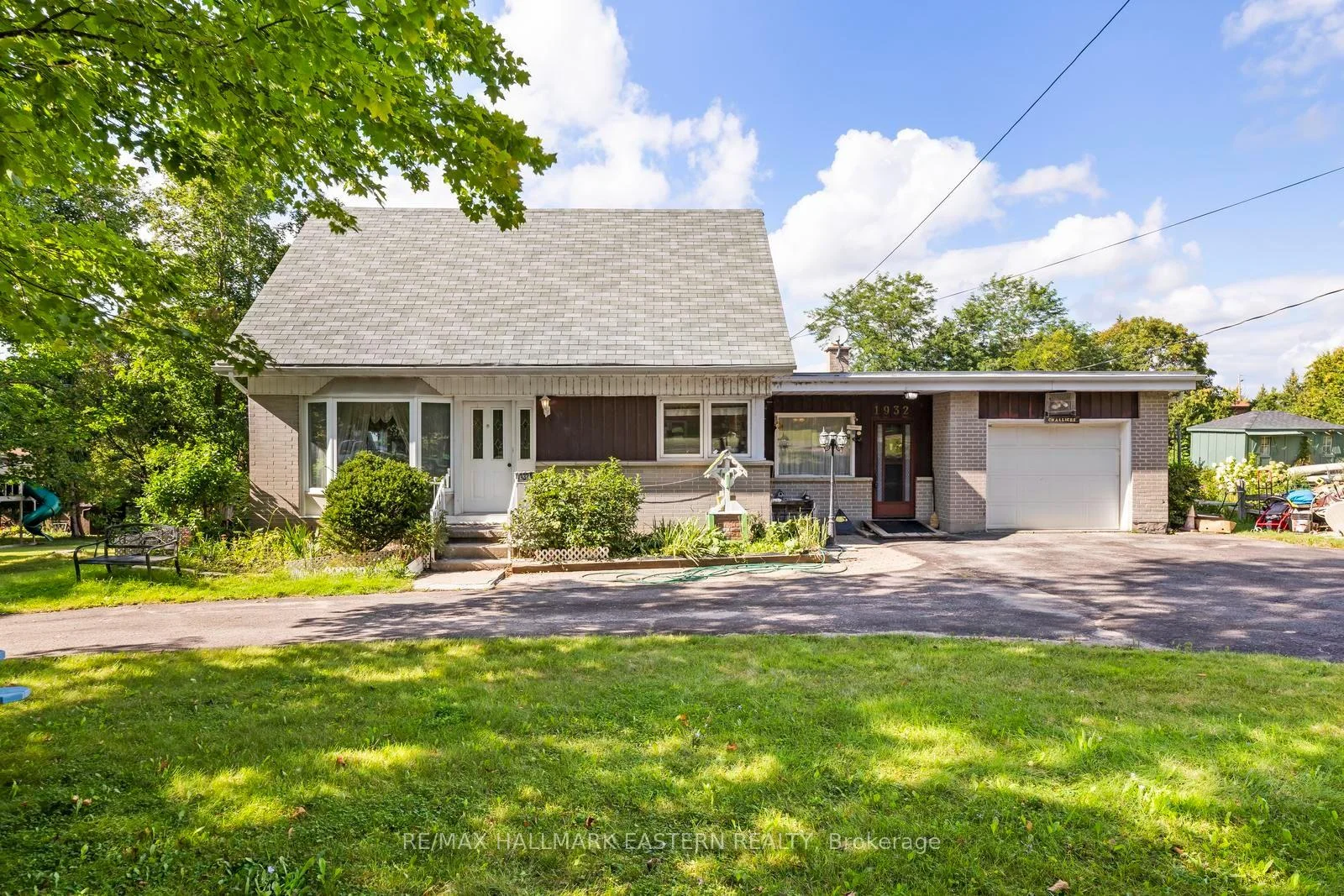 Photo 2 of 1932 Sherbrooke Street W, Peterborough, Monaghan Ward 2 — HOMEH