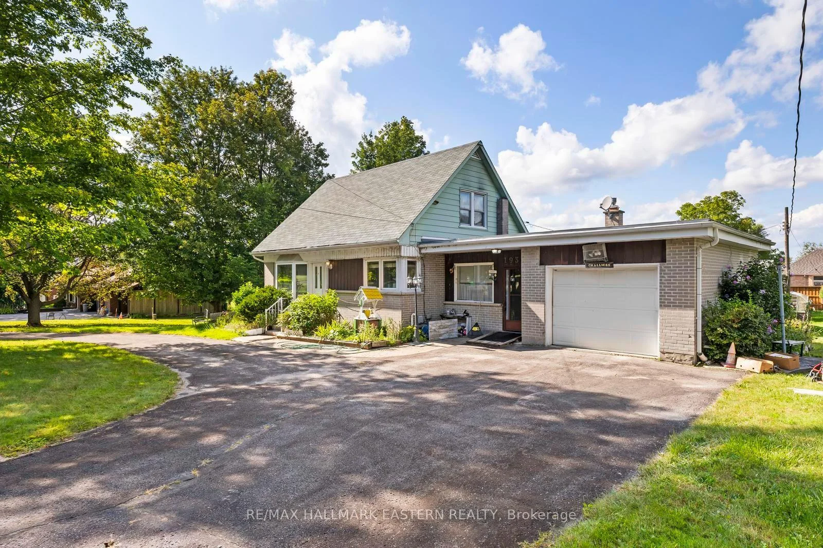 Photo 5 of 1932 Sherbrooke Street W, Peterborough, Monaghan Ward 2 — HOMEH