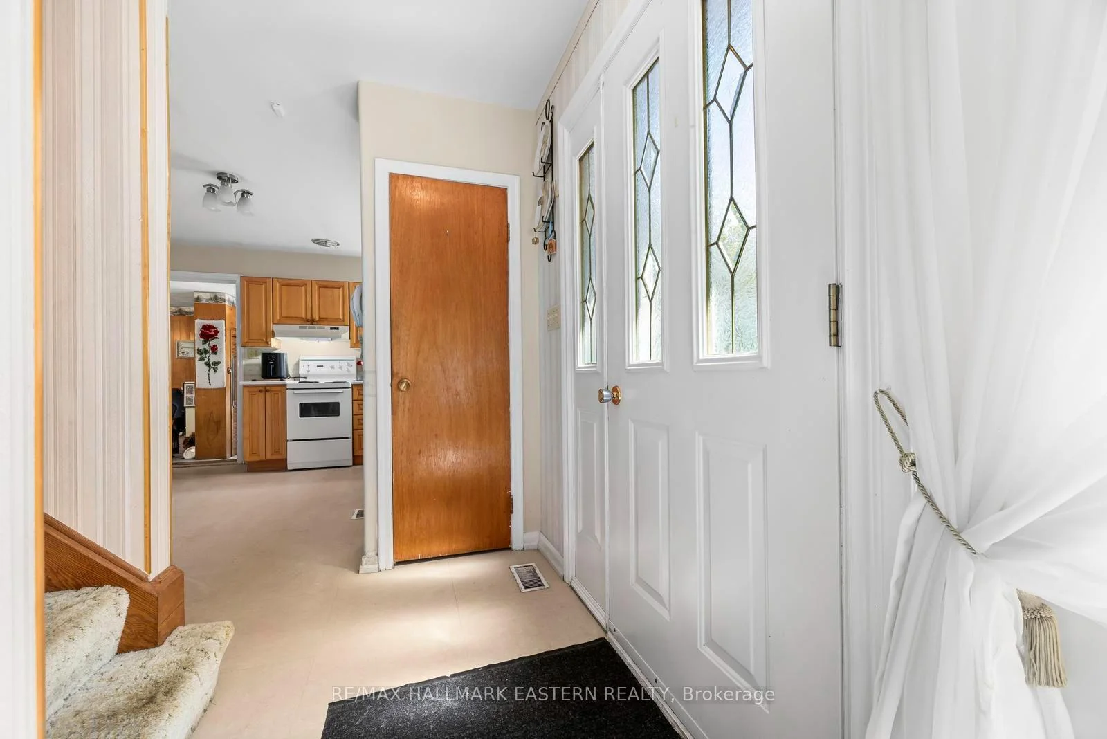 Photo 7 of 1932 Sherbrooke Street W, Peterborough, Monaghan Ward 2 — HOMEH