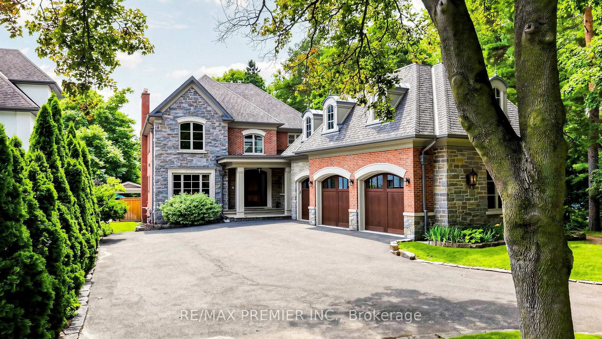 Photo of 2064 Dickson Road