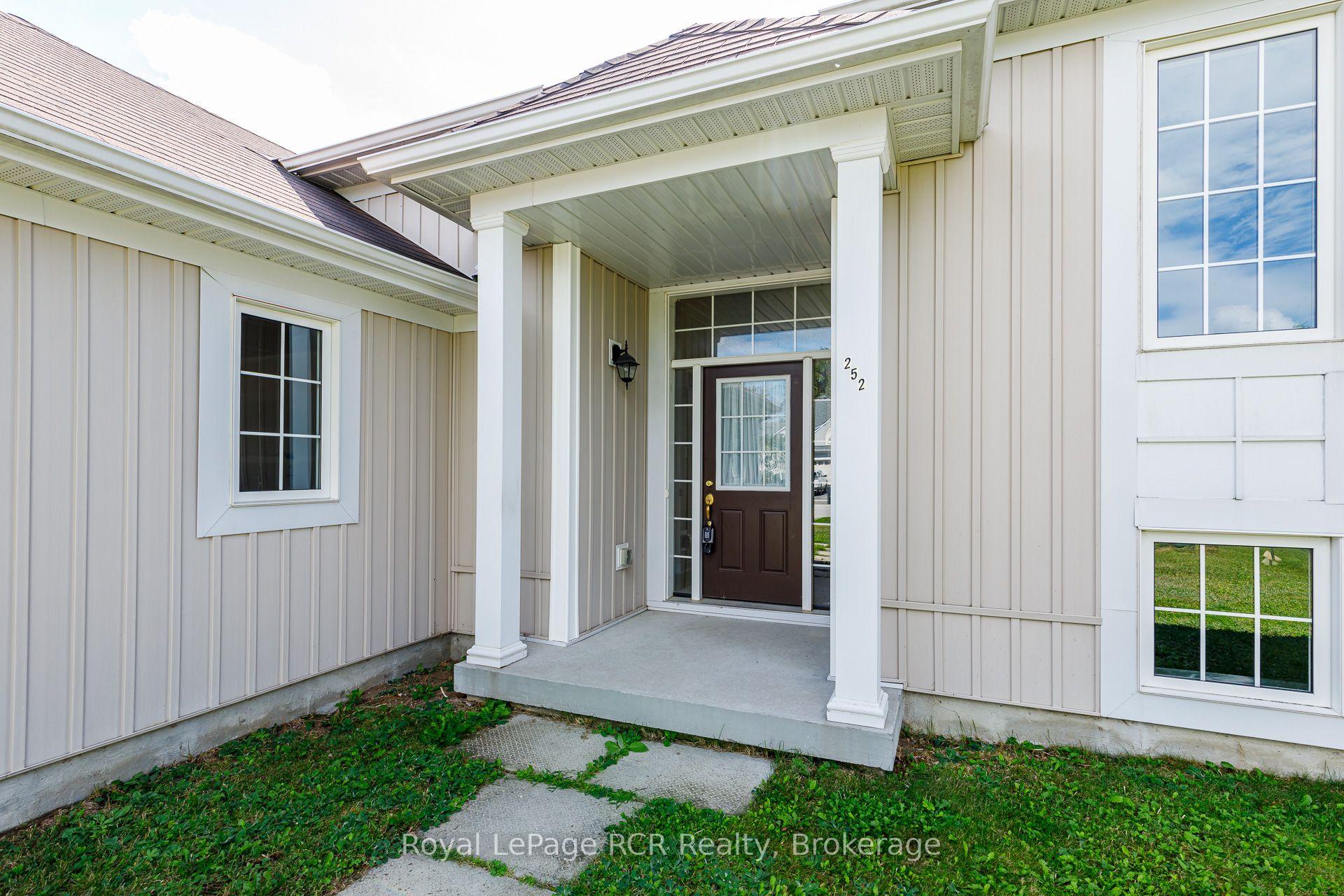Photo 5 of 252 Spruce Street, Clearview, Stayner — HOMEH