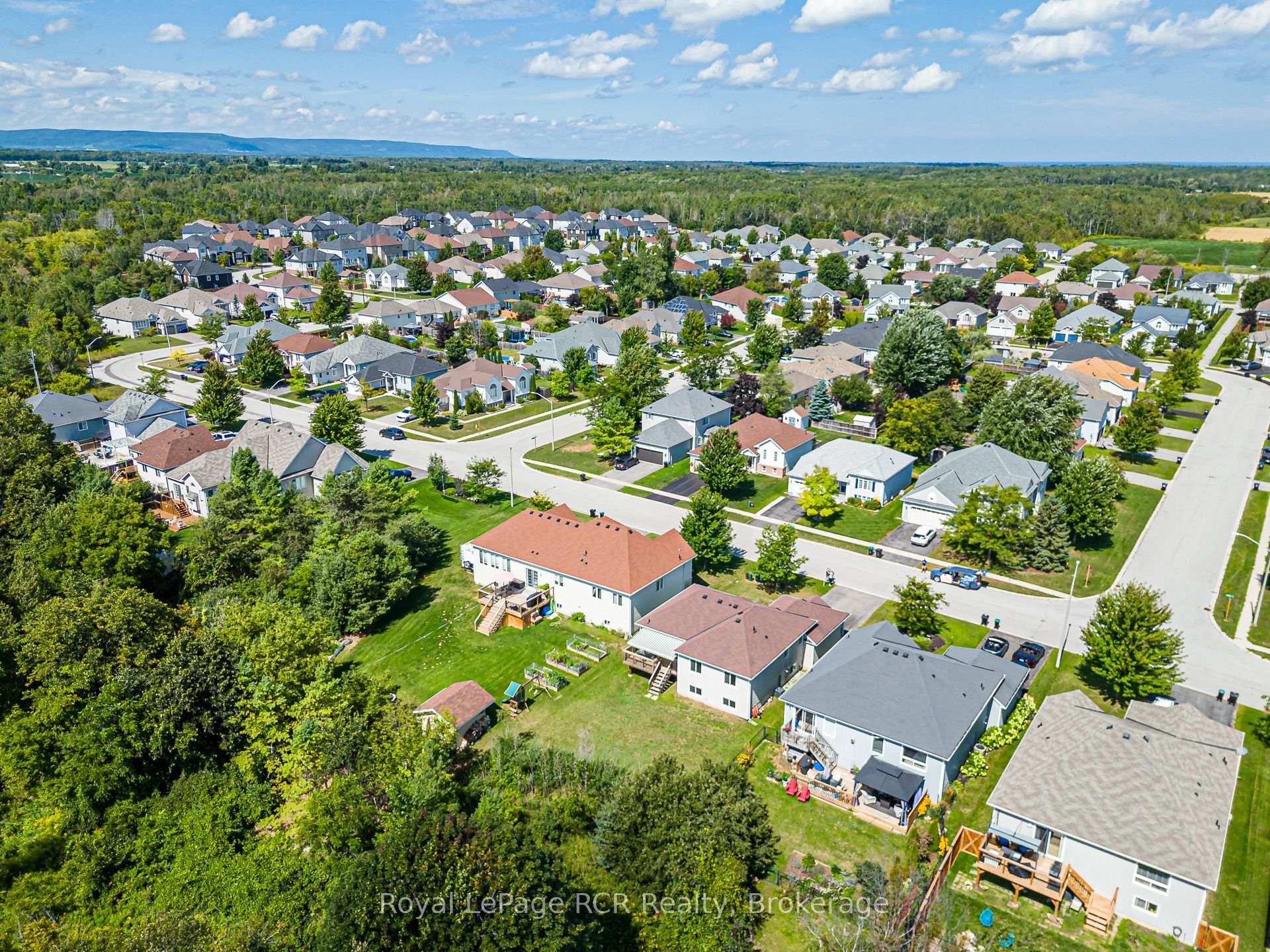 Photo 44 of 252 Spruce Street, Clearview, Stayner — HOMEH