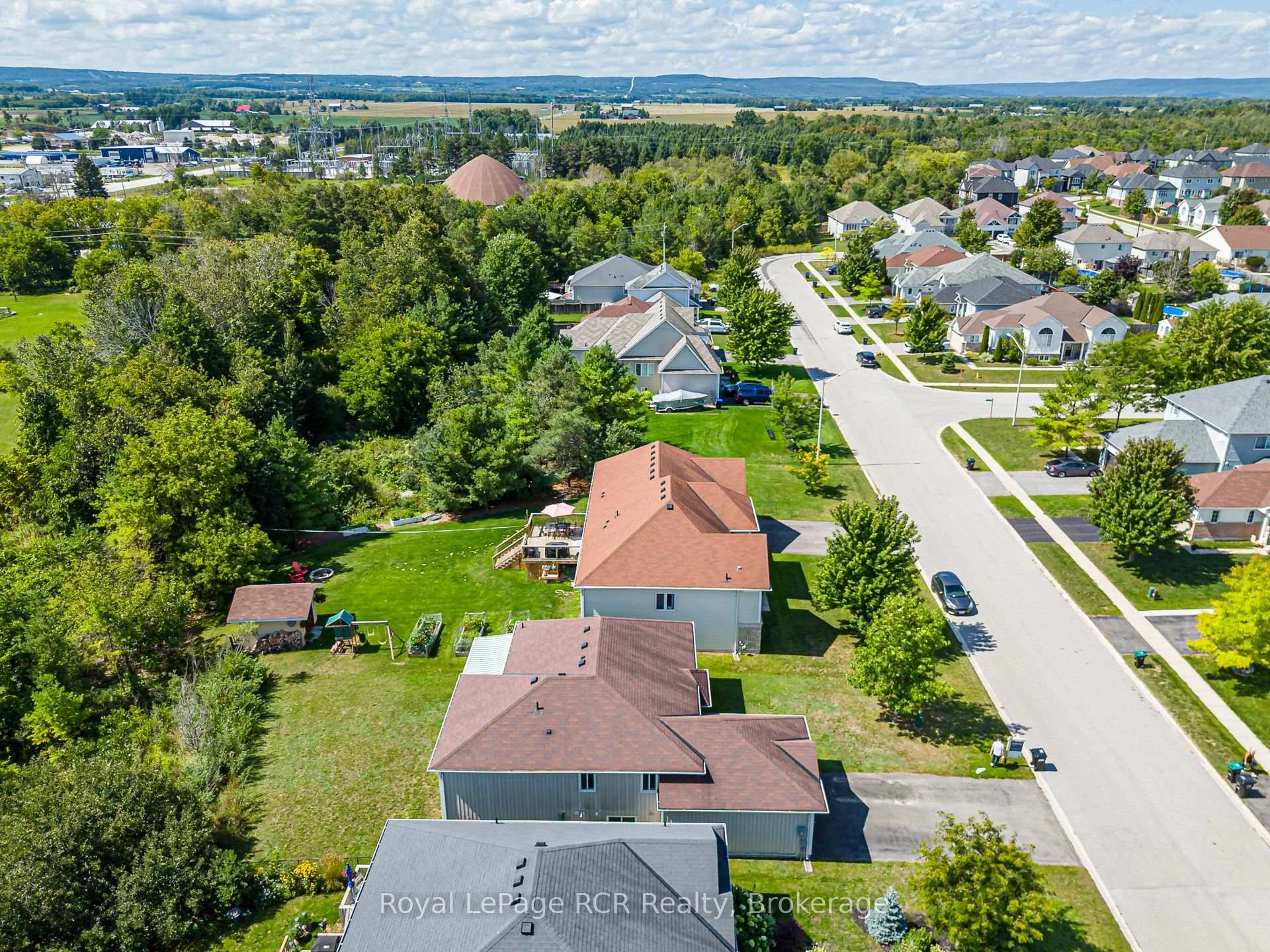 Photo 37 of 252 Spruce Street, Clearview, Stayner — HOMEH