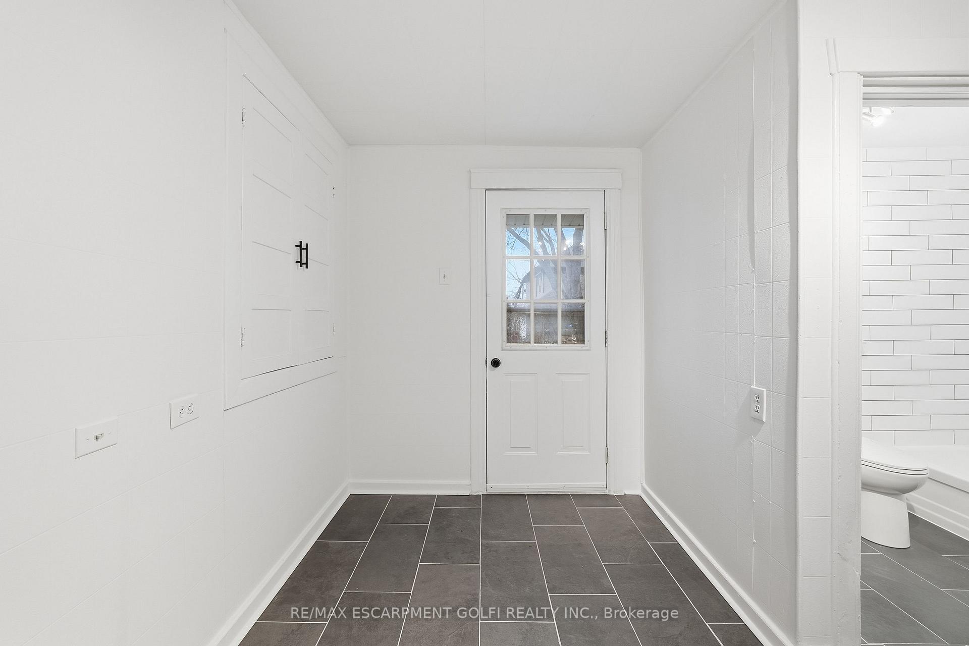 Photo 3 of Unit Main, 27 Albert Street, Welland, Welland Downtown — HOMEH