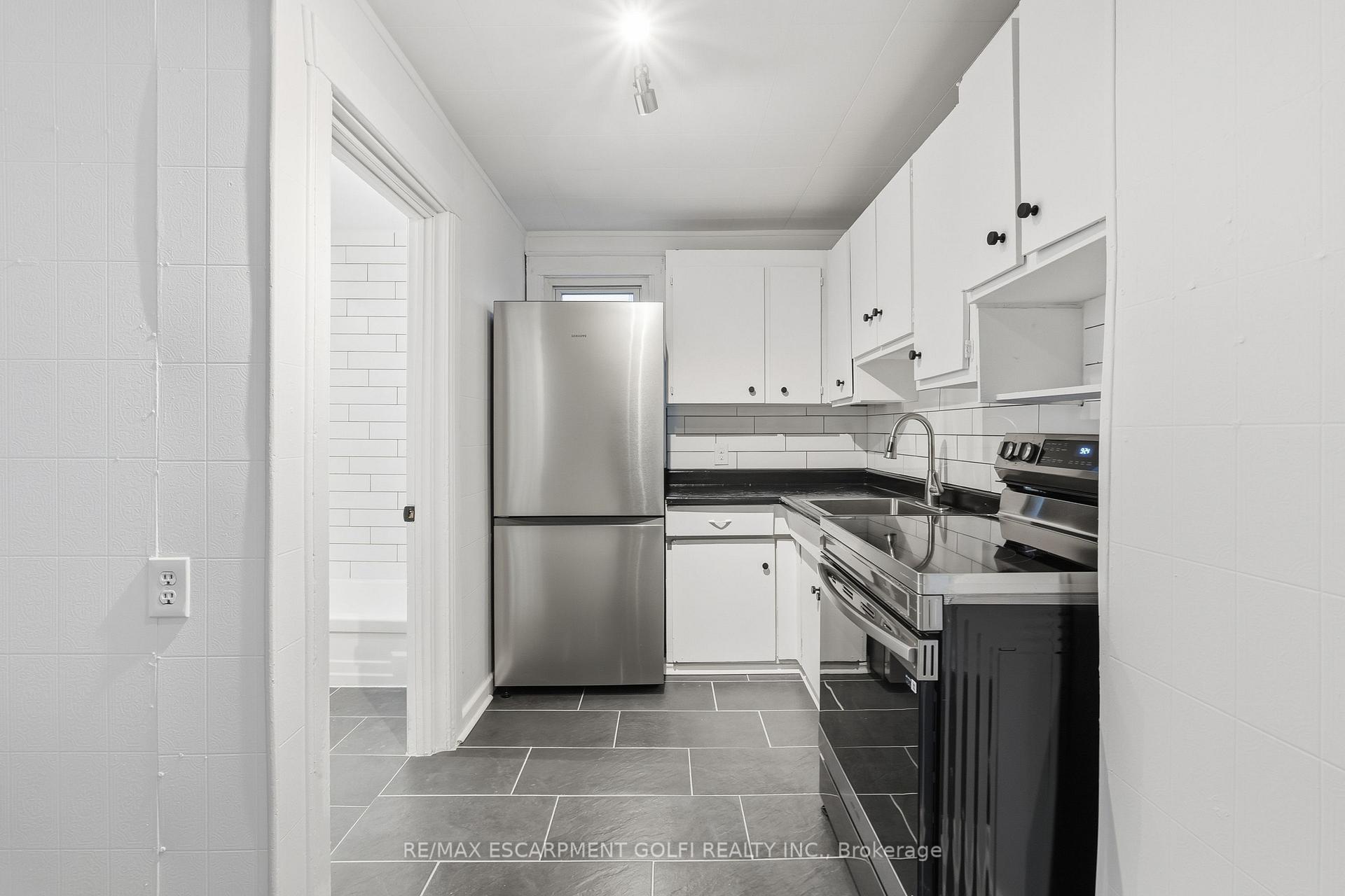 Photo 5 of Unit Main, 27 Albert Street, Welland, Welland Downtown — HOMEH