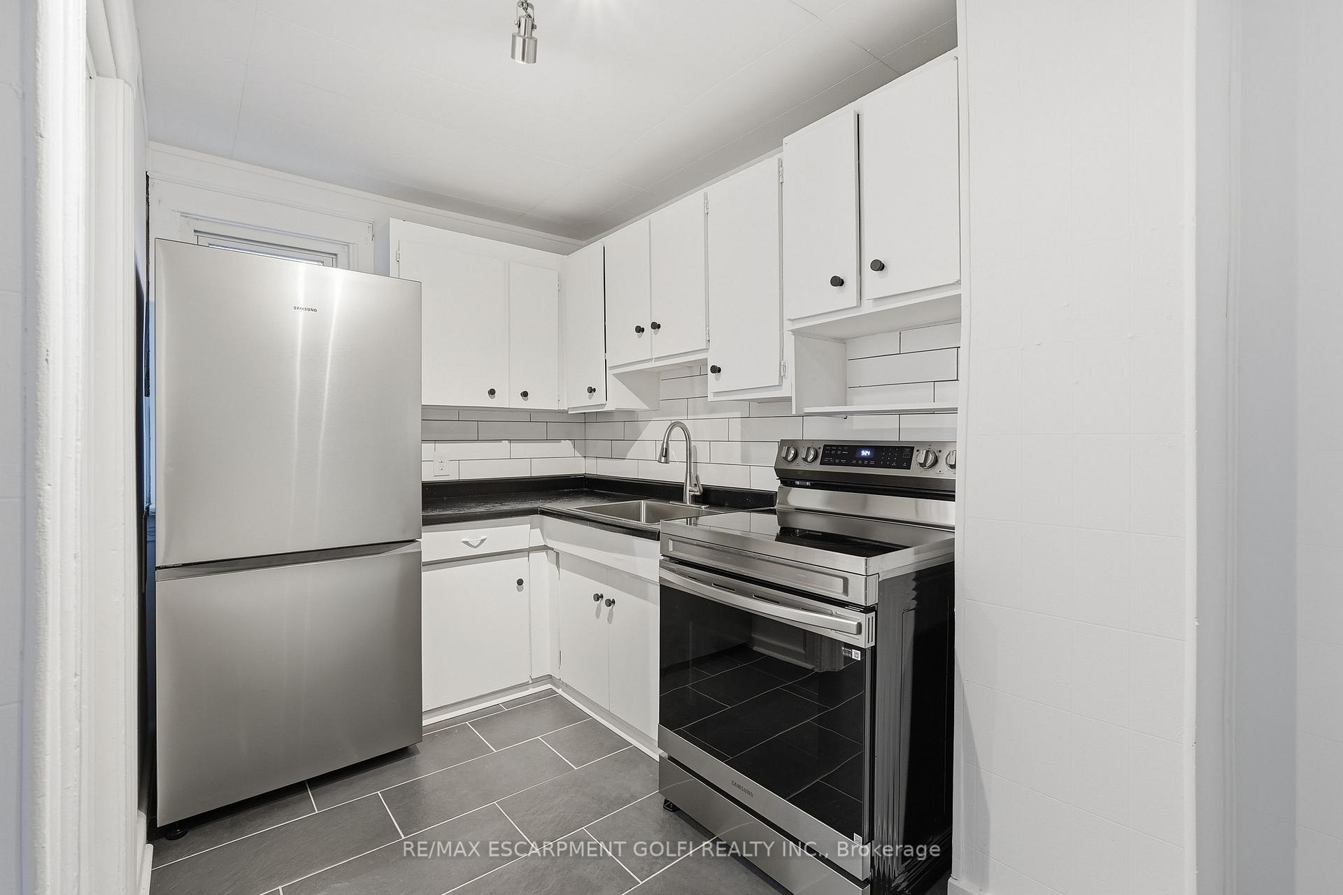 Photo 6 of Unit Main, 27 Albert Street, Welland, Welland Downtown — HOMEH