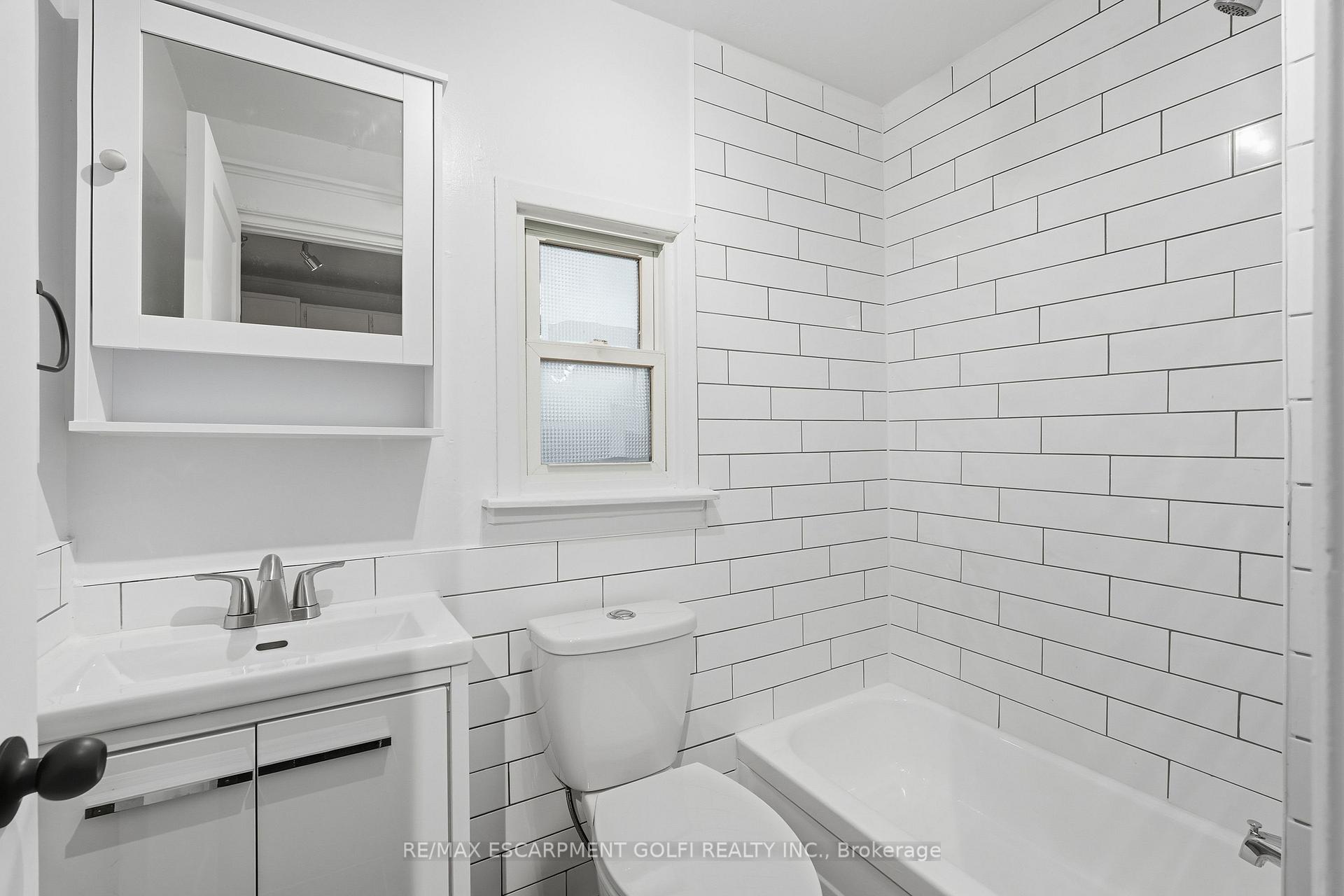Photo 7 of Unit Main, 27 Albert Street, Welland, Welland Downtown — HOMEH