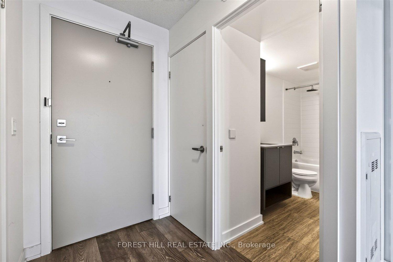Photo 4 of Unit b427, 1119 Cooke Boulevard, Burlington, LaSalle — HOMEH