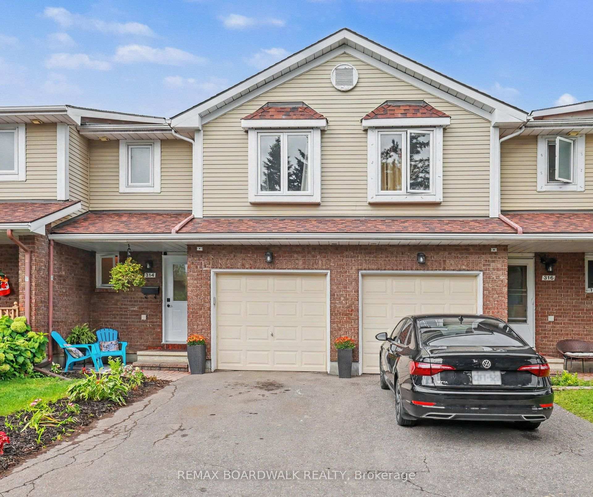 Photo 2 of 314 Valade Crescent, Ottawa, Fallingbrook/Pineridge — HOMEH